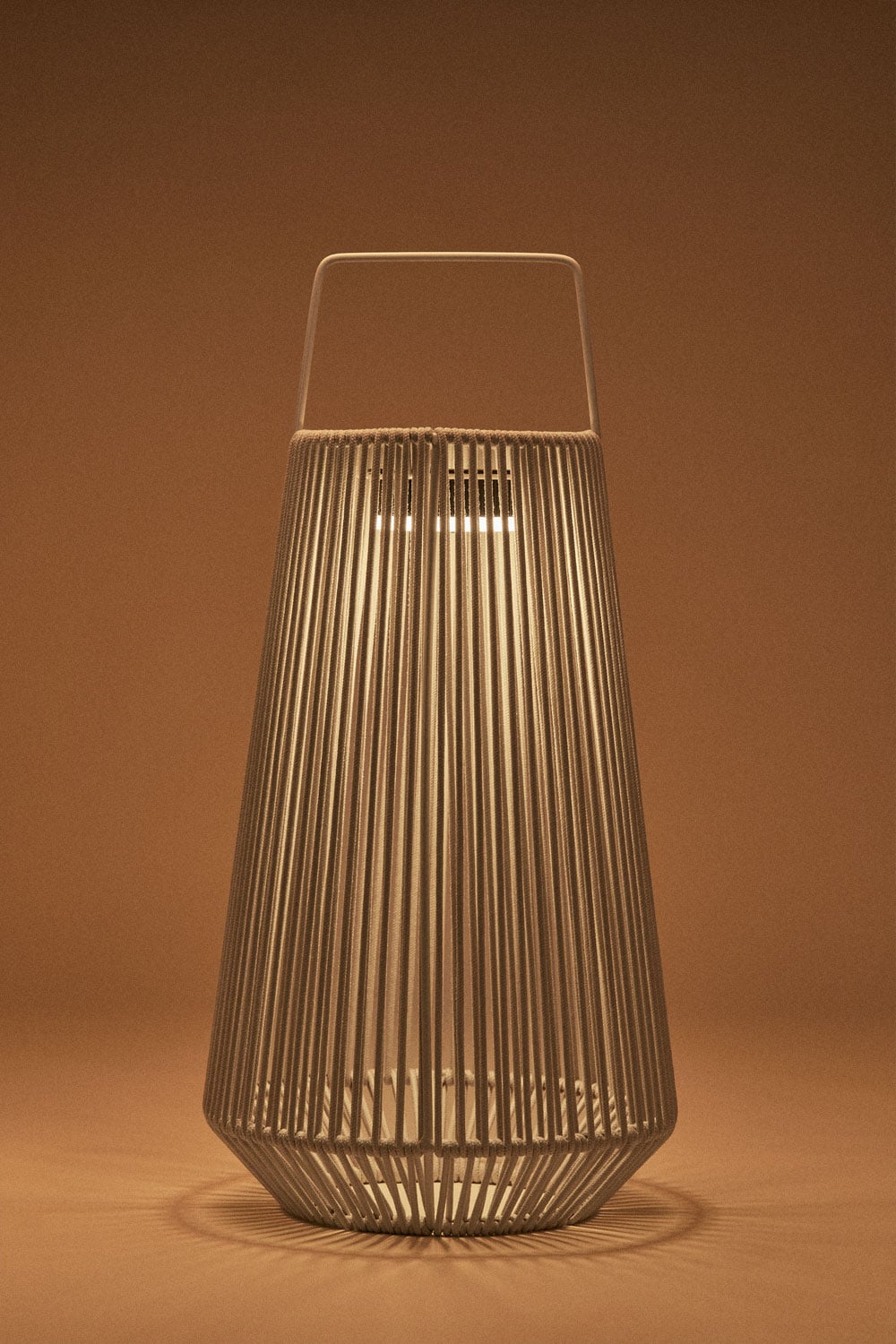 Lampe de table solaire LED sans fil pour extérieur en fer et corde tressée Liberian, image de la galerie 2