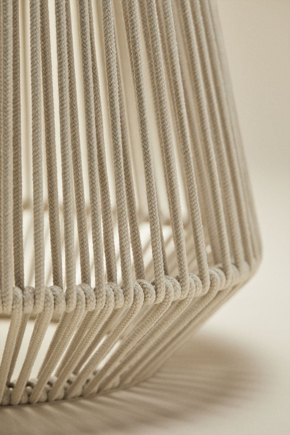 Lampe de table solaire LED sans fil pour extérieur en fer et corde tressée Liberian, image de la galerie 4