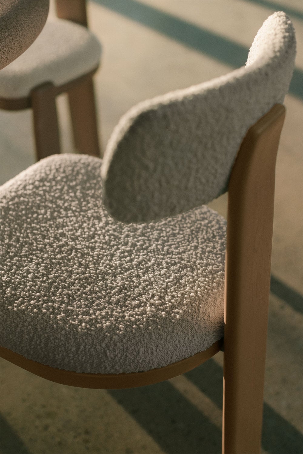 Set de table ovale 260x110 cm en ciment Aurean et 10 chaises de jardin en bois d'acacia et tissu bouclé Malta, image de la galerie 2