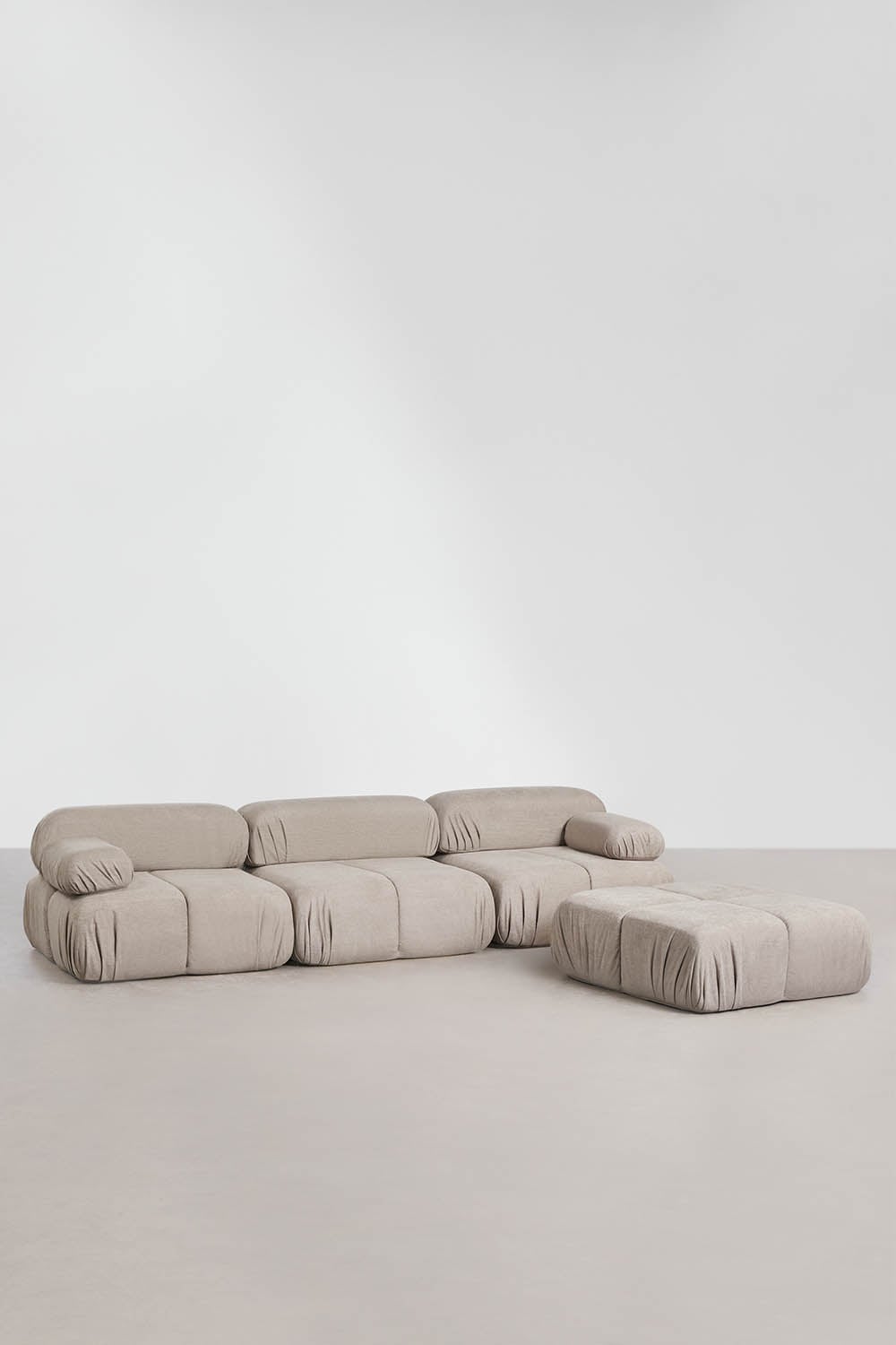 Canapé modulaire 3 pièces et pouf en bouclé emballé sous vide Kendall, image de la galerie 1