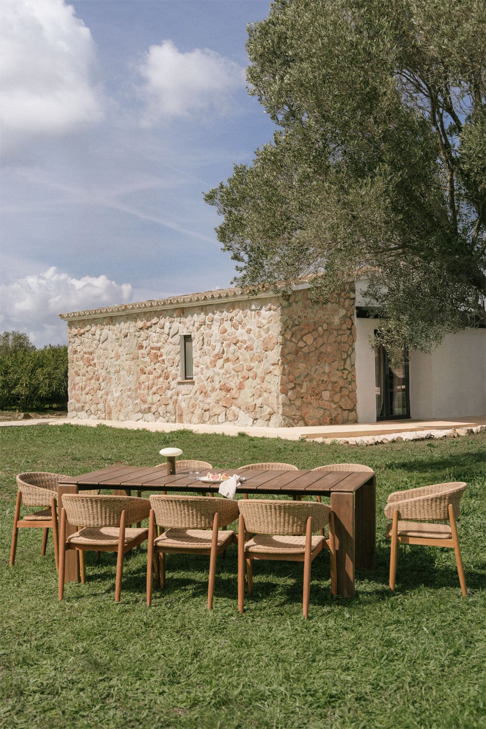 Table de jardin rectangulaire en bois d'acacia Kandroa, image de la galerie 1