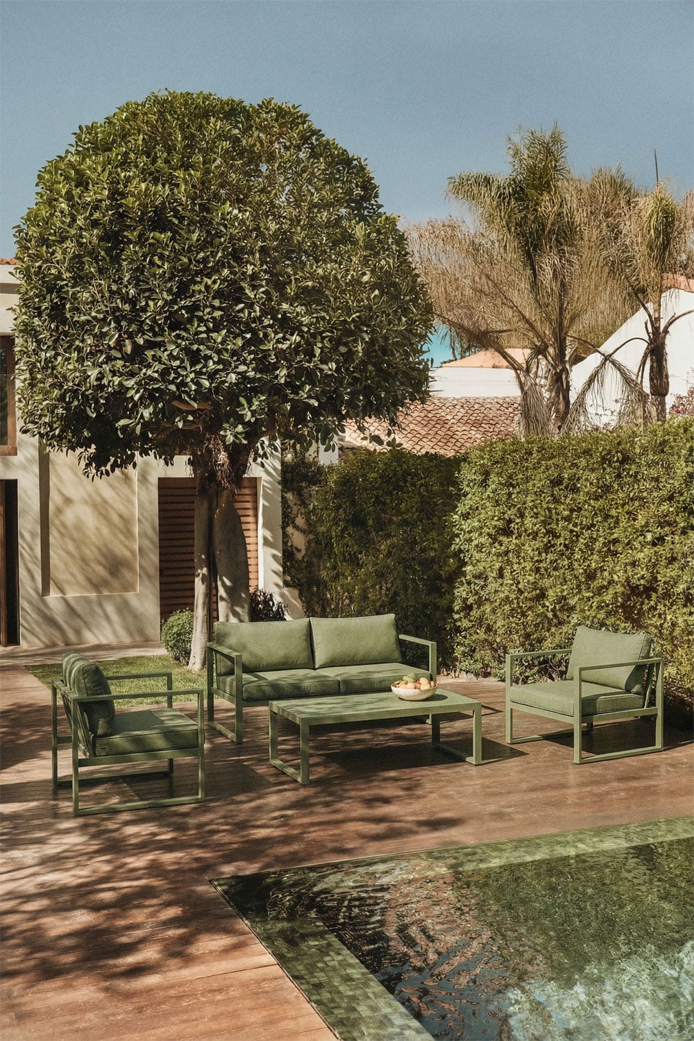 Ensemble de jardin avec canapé 2 places, 2 fauteuils et table basse en aluminium Lipov, image de la galerie 1