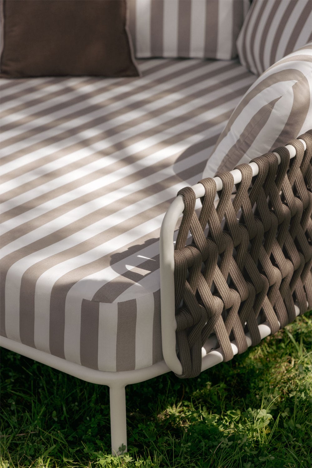 Double chaise longue en aluminium et corde tressée avec coussins Tevary, image de la galerie 2