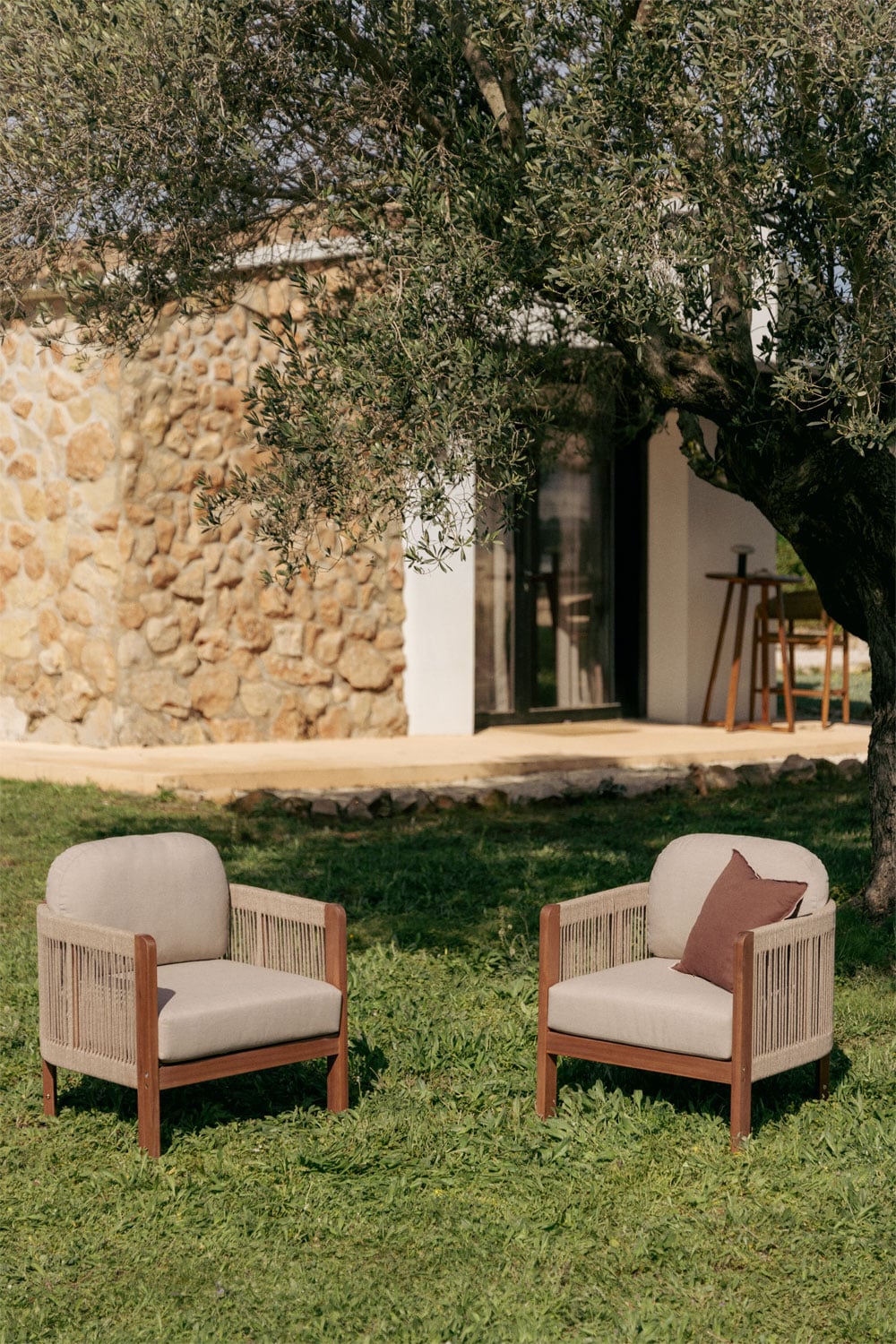Pack de 2 fauteuils de jardin en bois d'acacia et corde tressée Serel, image de la galerie 1