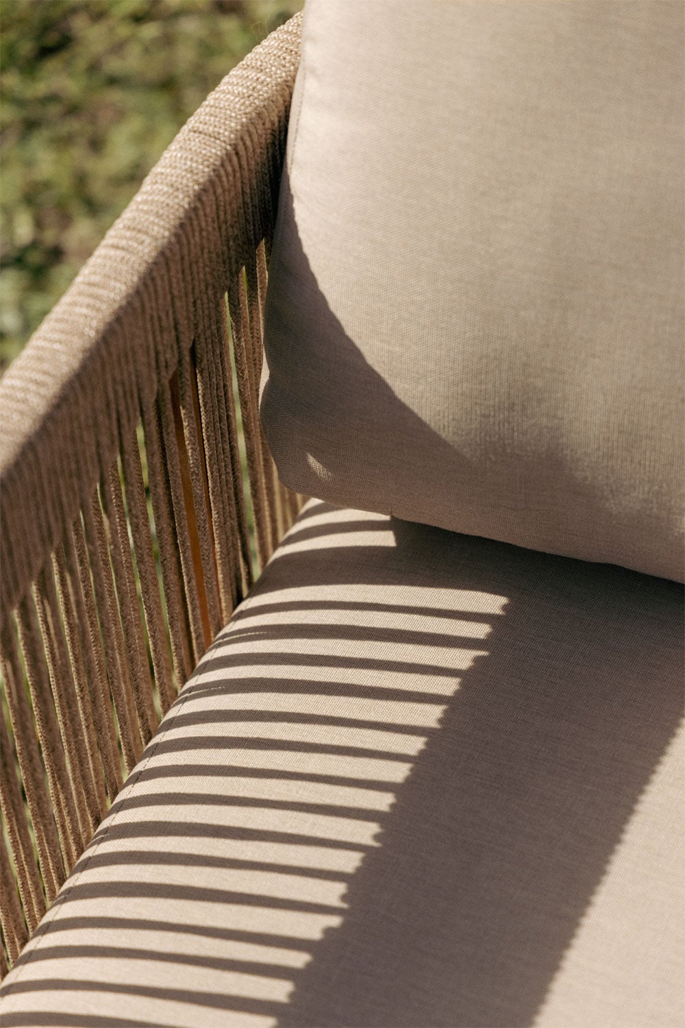 Ensemble de jardin avec 2 fauteuils et table basse en bois d'acacia Serel, image de la galerie 2