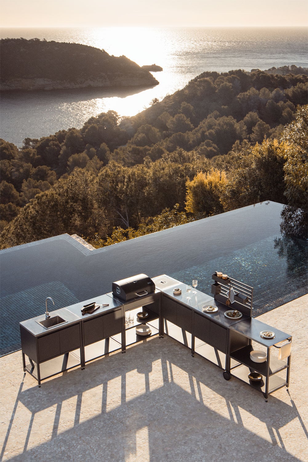 Cuisine modulaire d'angle extérieure 7 pièces avec évier, panneau organisateur et barbecue à charbon en acier Savona, image de la galerie 1