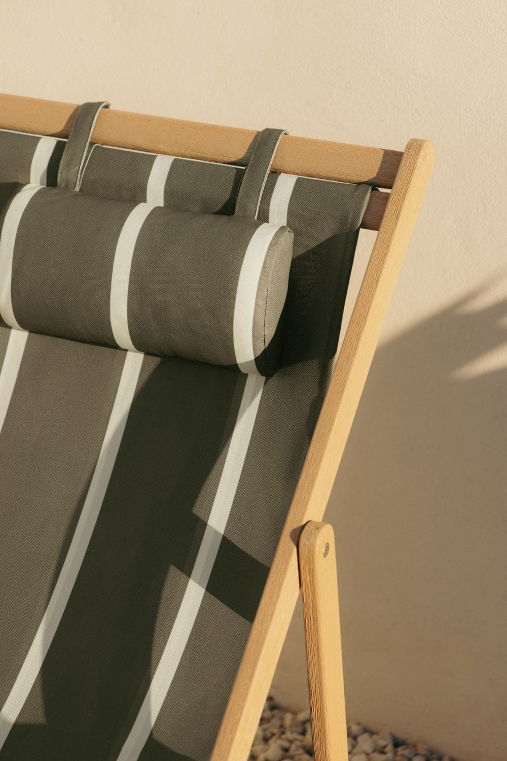 Pack de 2 chaises longues pliantes en bois d'acacia avec coussin Rondonia, image de la galerie 2