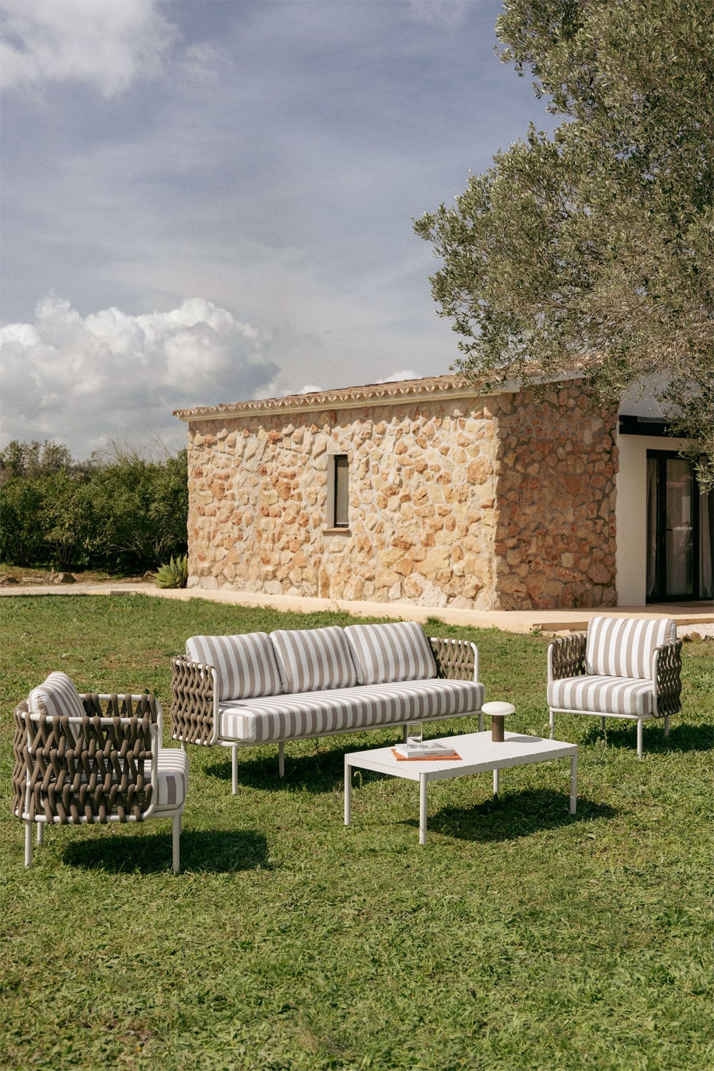 Ensemble de jardin avec canapé 3 places, 2 fauteuils en corde tressée Tevary et table basse en aluminium Boleni, image de la galerie 1