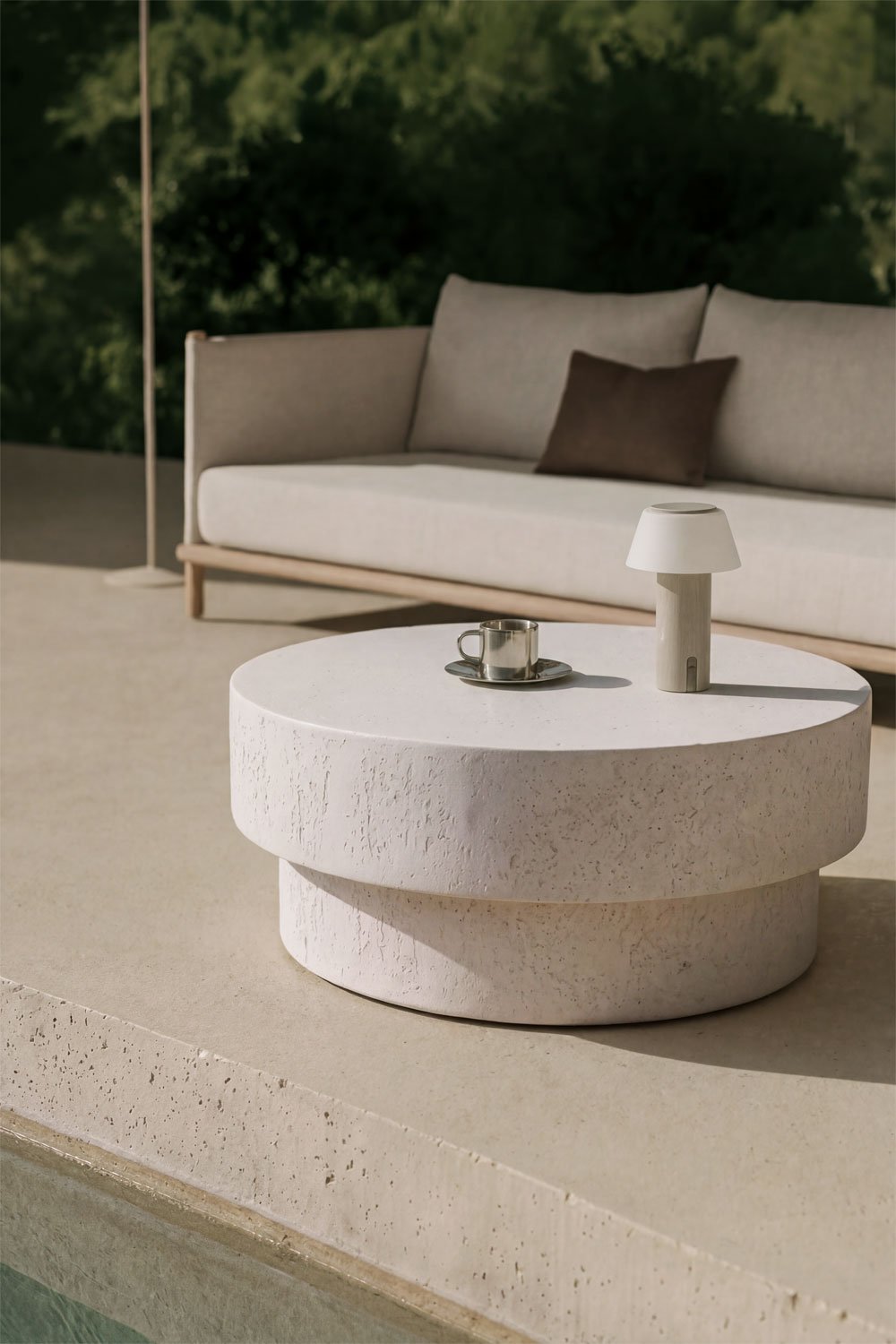 Table basse de jardin ronde en ciment Selara, image de la galerie 1