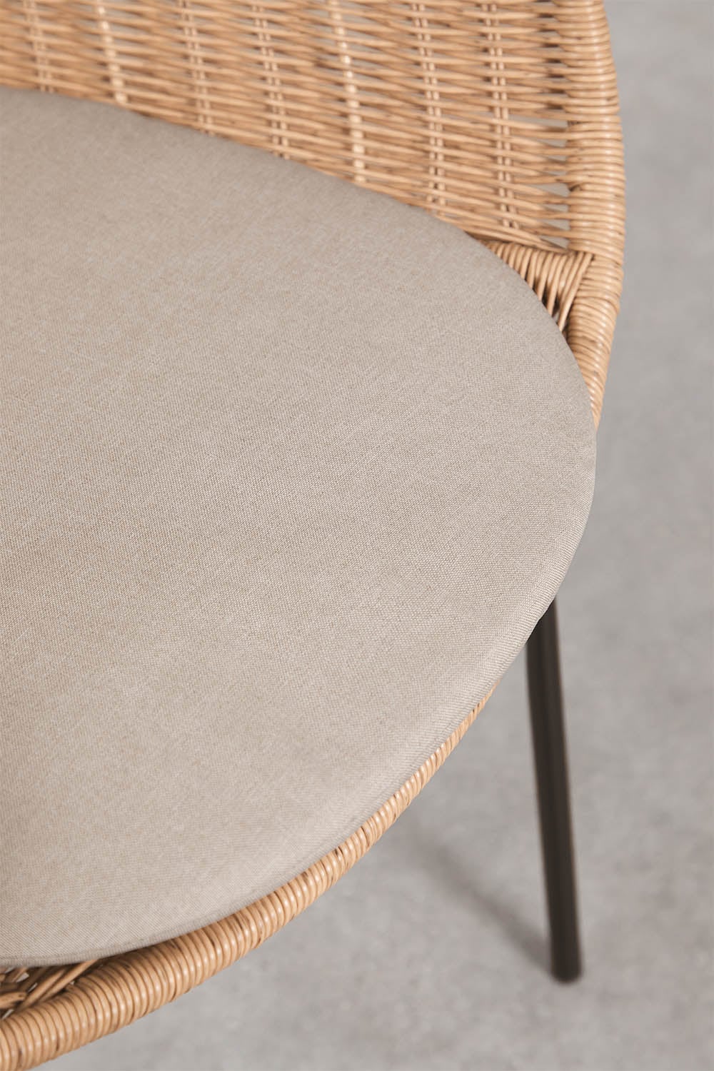 Chaise de salle à manger avec accoudoirs en rotin synthétique et acier New Tulua, image de la galerie 5