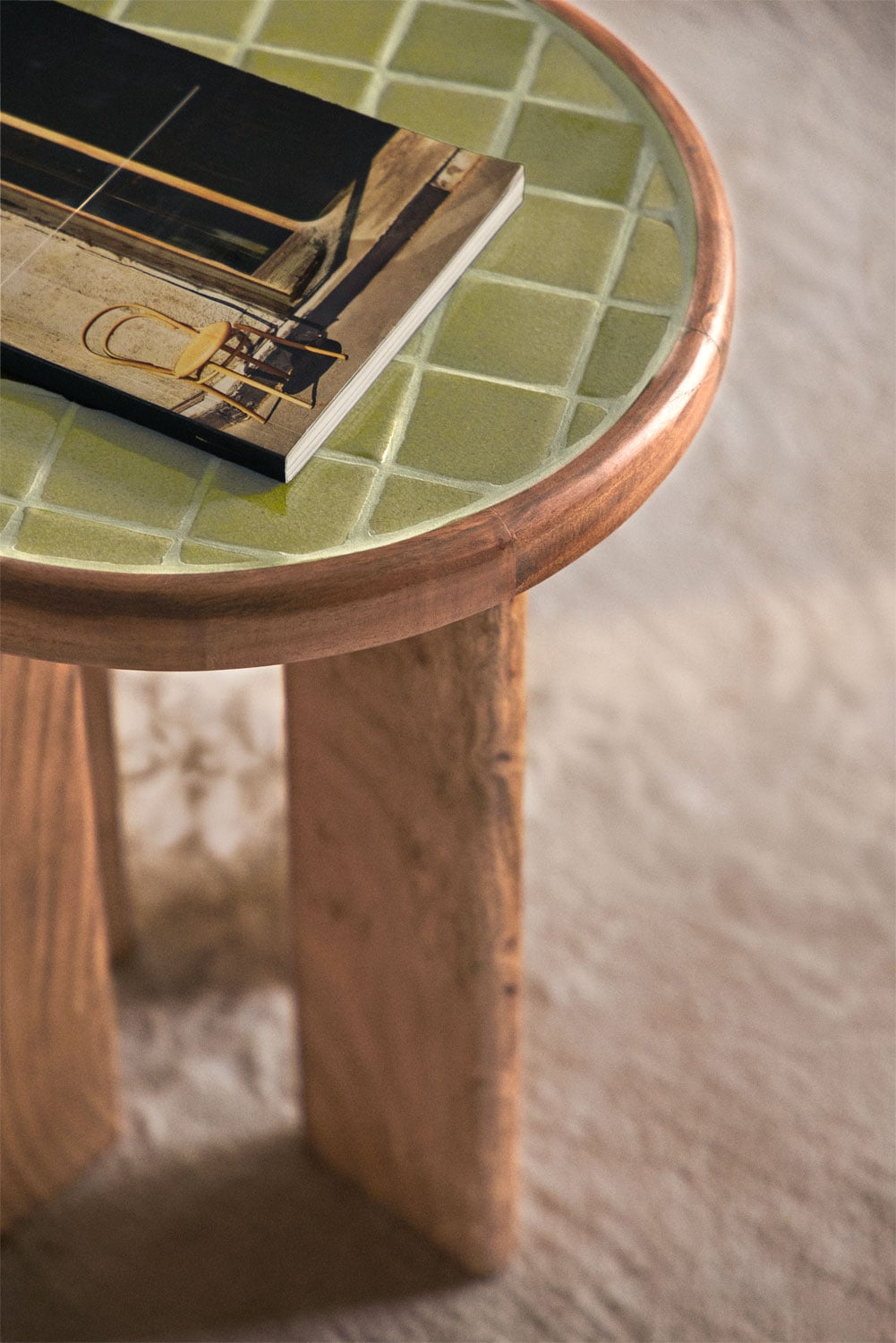 Table d'appoint ronde Ø40 cm en bois d'acacia et carreaux Aitana, image de la galerie 2