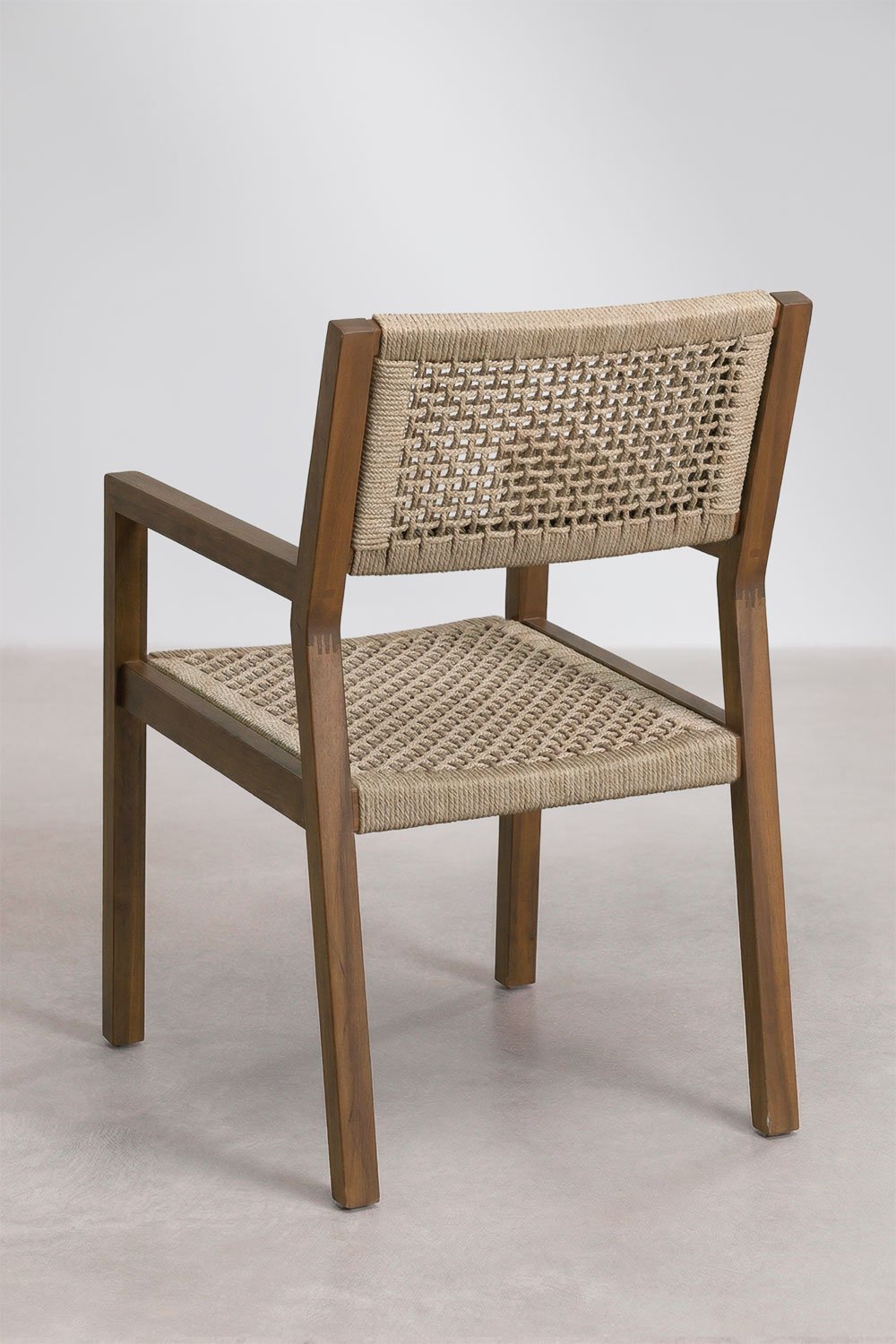 Chaise de salle à manger avec accoudoirs en bois d'acacia et corde tressée Tenay Square, image de la galerie 4