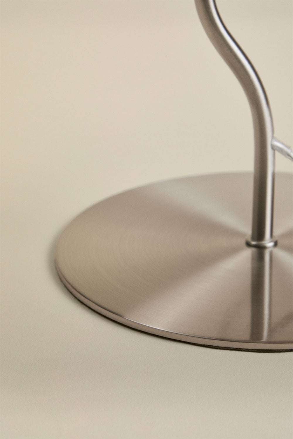 Lampe de table en fer et lin Siliema, image de la galerie 4