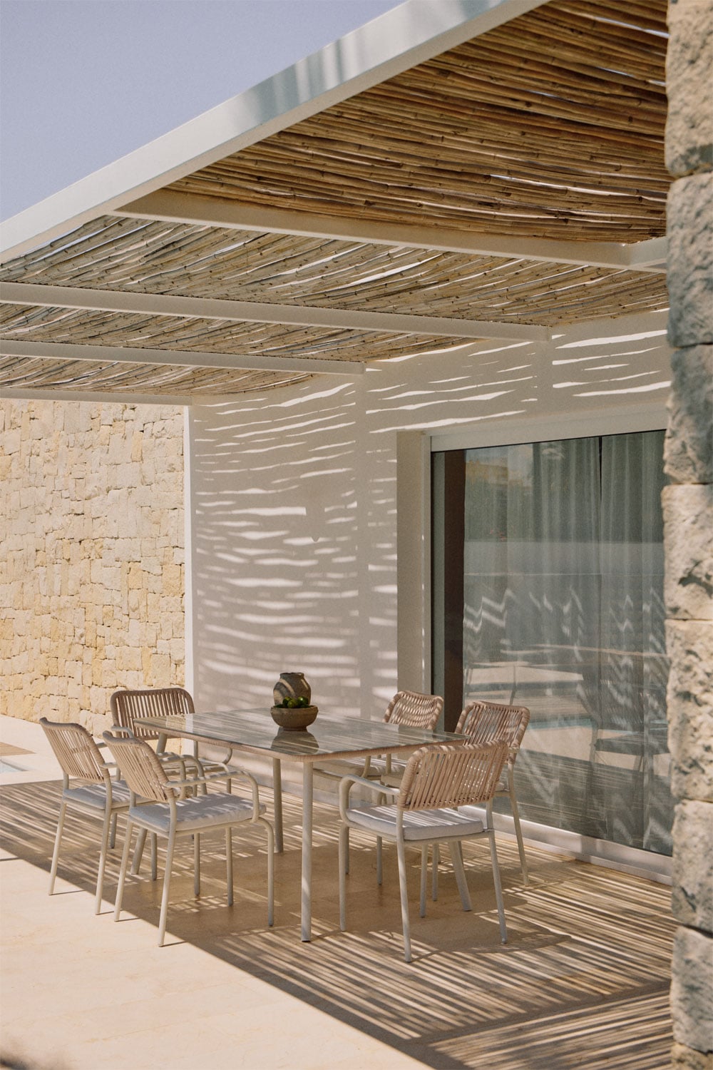 Set de table rectangulaire 160x90 cm et 6 chaises de jardin empilables en corde tressée Arhiza, image de la galerie 9