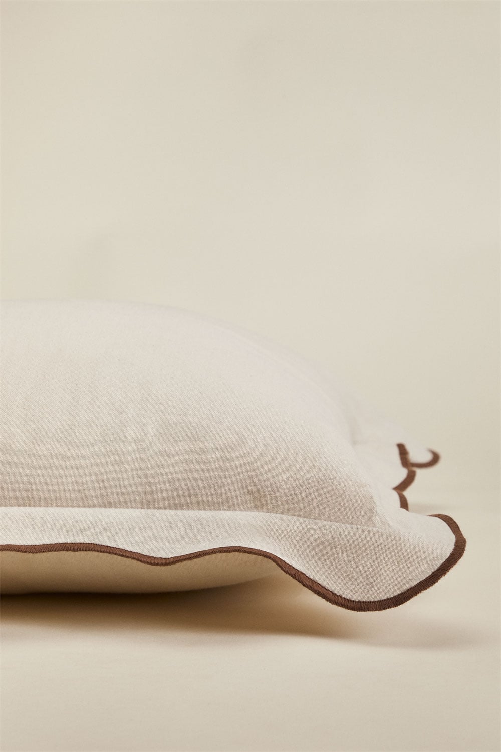 Coussin carré 45x45 cm en coton Kovey, image de la galerie 3