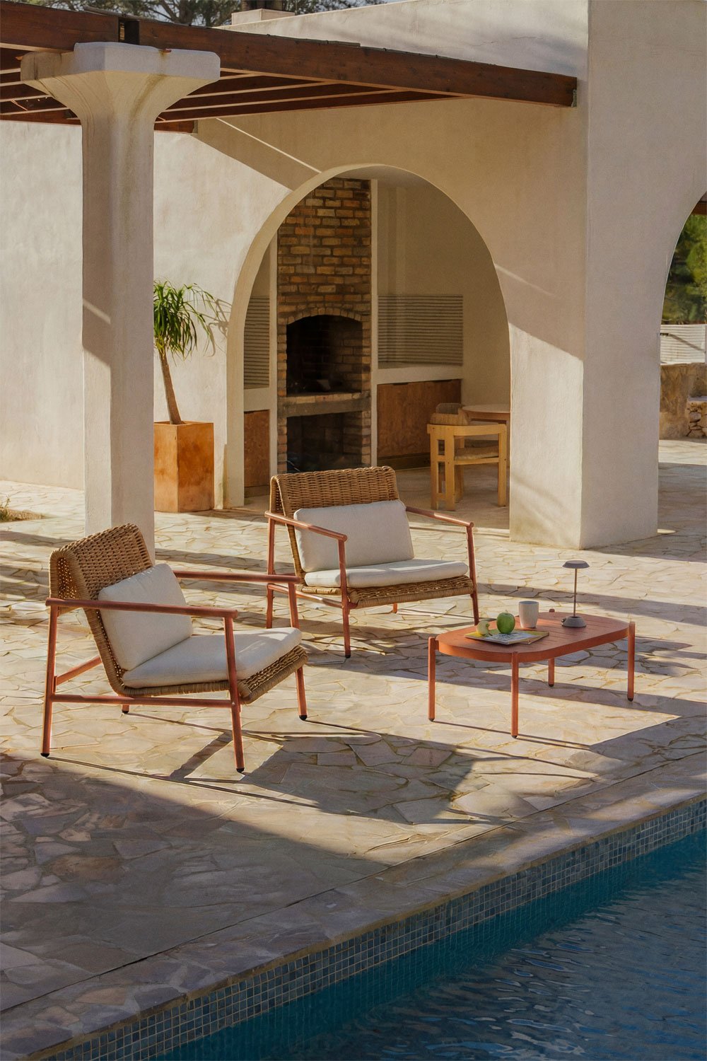 Ensemble de jardin avec 2 fauteuils et table basse en aluminium et rotin synthétique Duroli, image de la galerie 1
