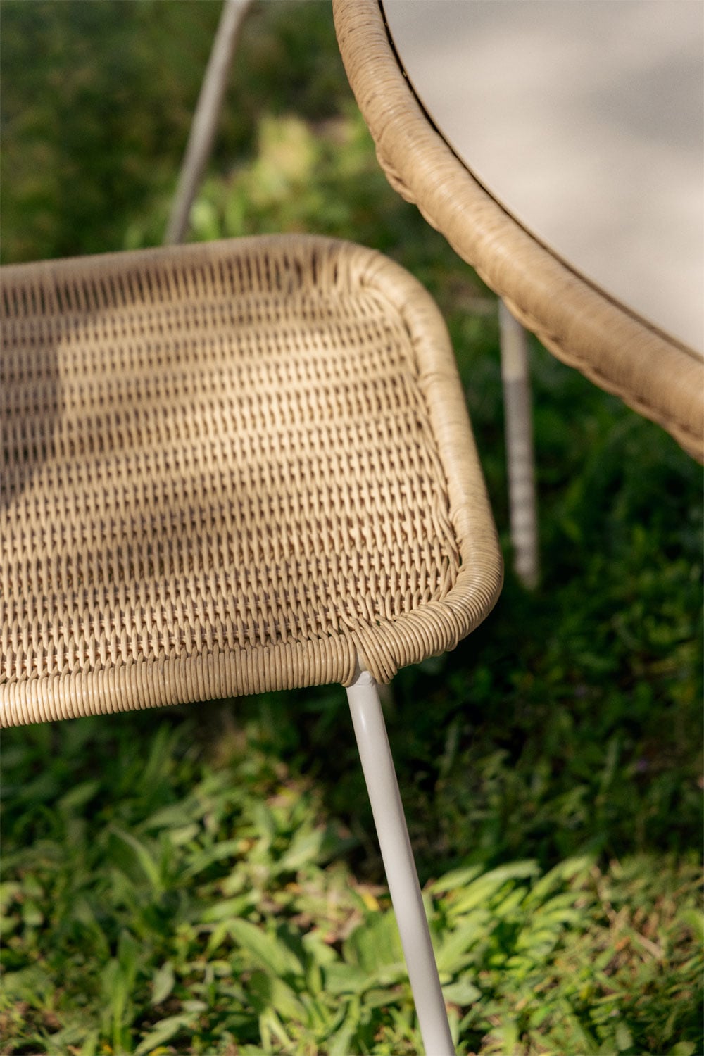 Pack de 2 chaises de jardin empilables en rotin synthétique Reiven, image de la galerie 2
