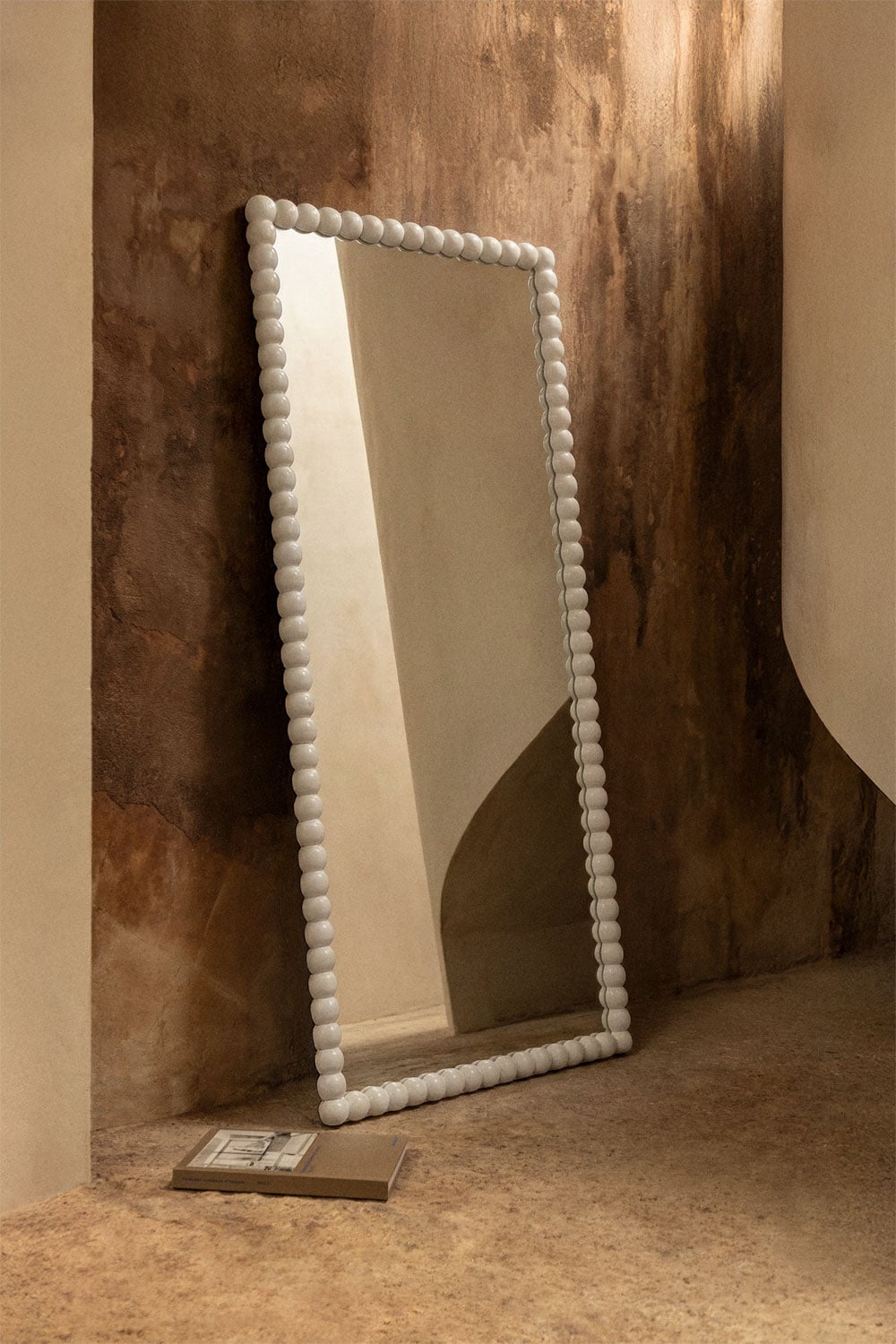 Miroir mural en bois de manguier Trisnia, image de la galerie 1