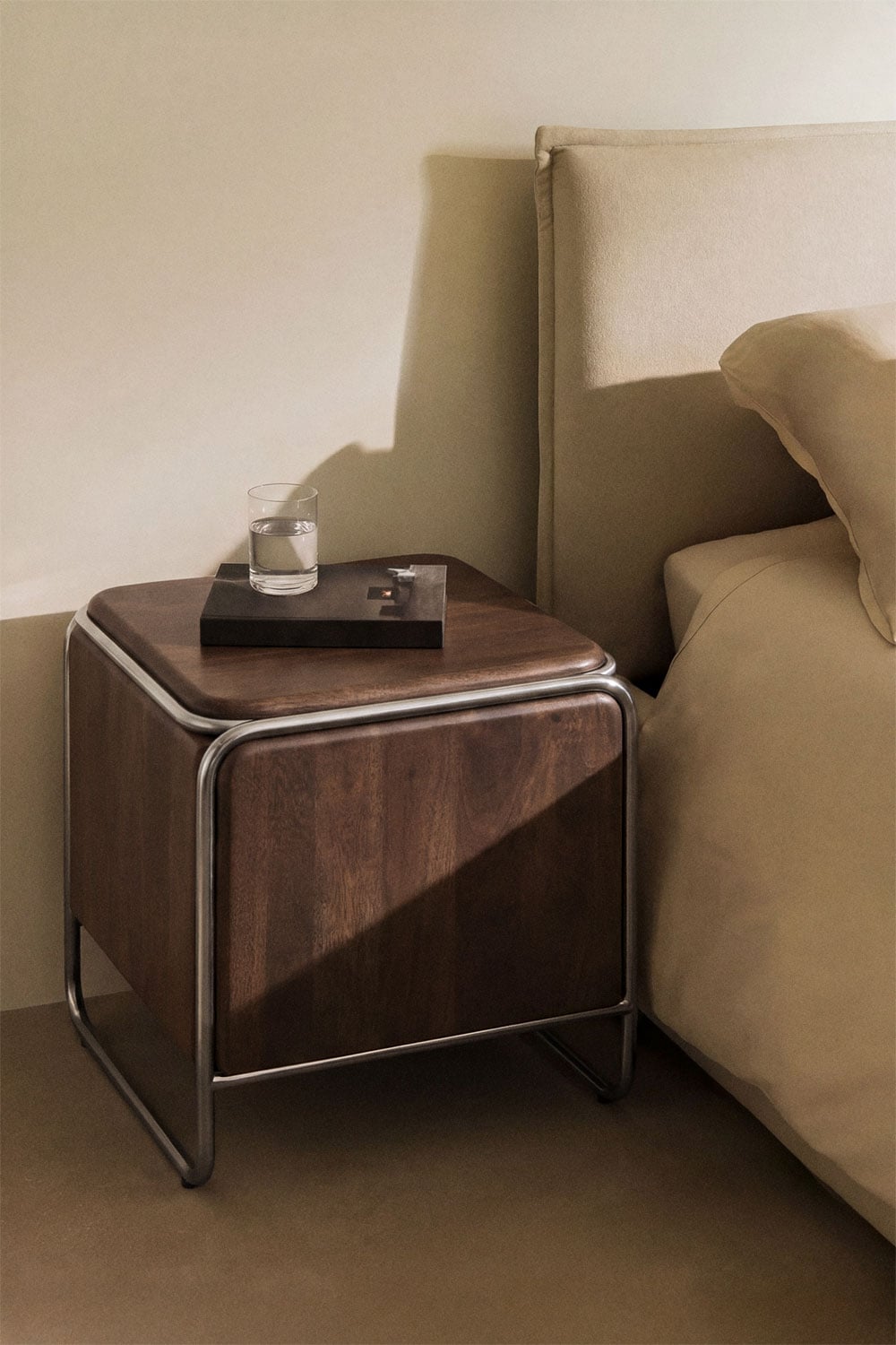 Pack de 2 tables de chevet carrées 45x45 cm en bois d'acacia et acier inoxydable Altrex, image de la galerie 1