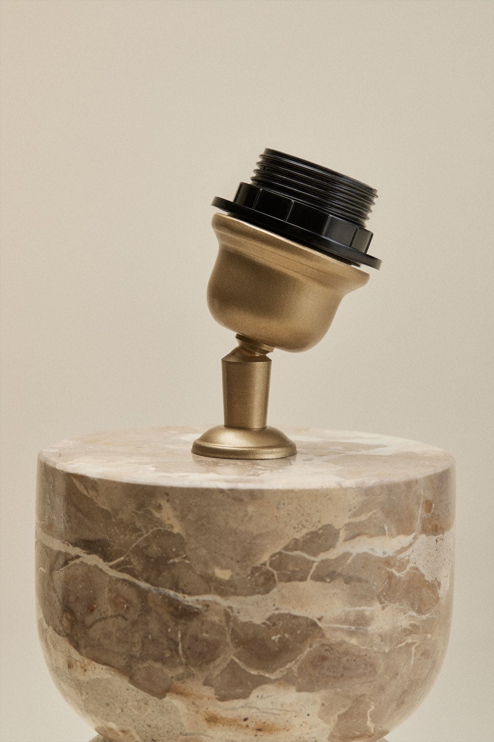 Socle pour lampe de table en pierre naturelle Diniz, image de la galerie 4