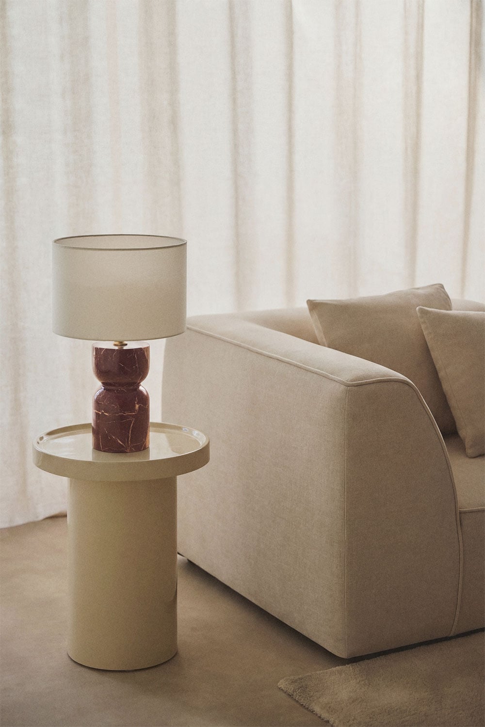 Lampe de table en pierre naturelle Diniz, image de la galerie 1