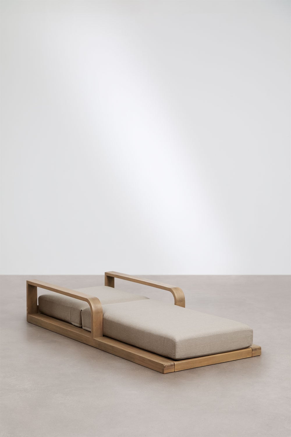 Chaise longue inclinable en bois d'acacia Brivori, image de la galerie 2