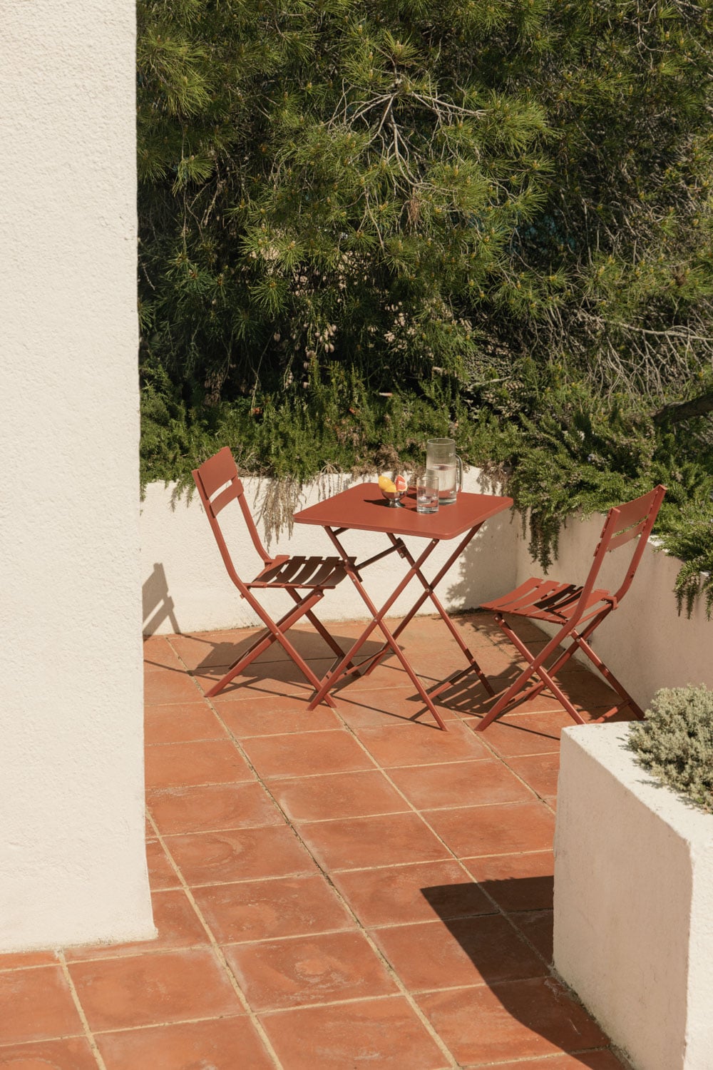 Set de table carrée 60x60 cm pliable et 2 chaises de jardin en acier Tamarit, image de la galerie 1