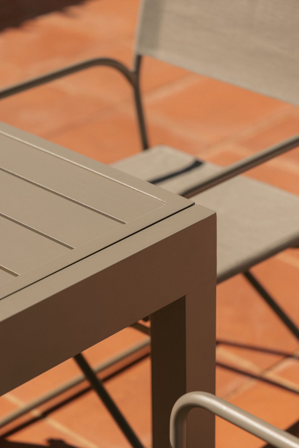Set de table extensible 90-180x90 cm en aluminium Starmi et 4 chaises de réalisateur pliantes pour jardin en acier Zurena, image de la galerie 2