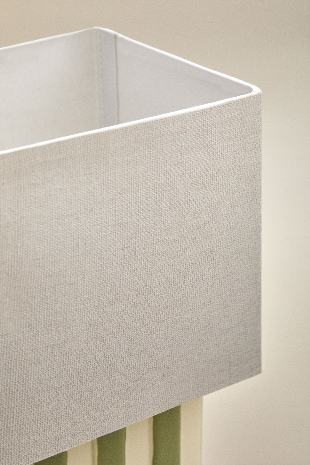 Lampe de table en céramique et lin Lylio, image de la galerie 3