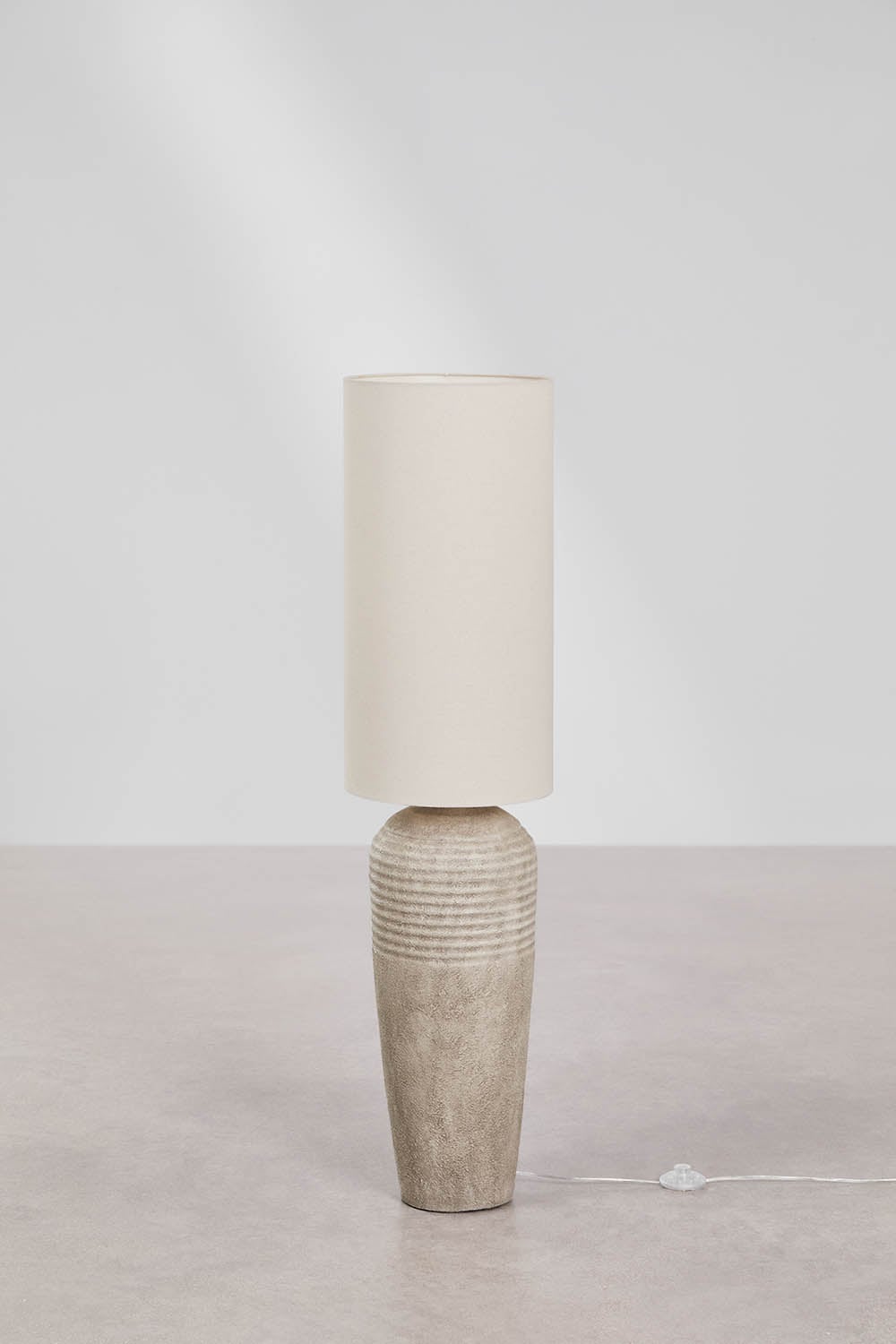 Lampadaire en céramique Arondir, image de la galerie 1