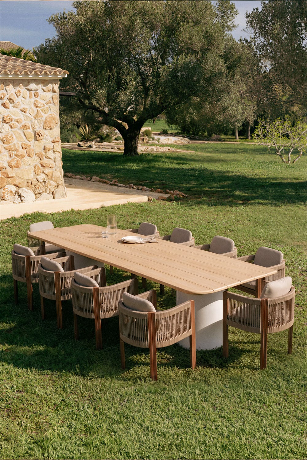 Table de jardin rectangulaire 270x110 cm en bois d'acacia Leighton, image de la galerie 1