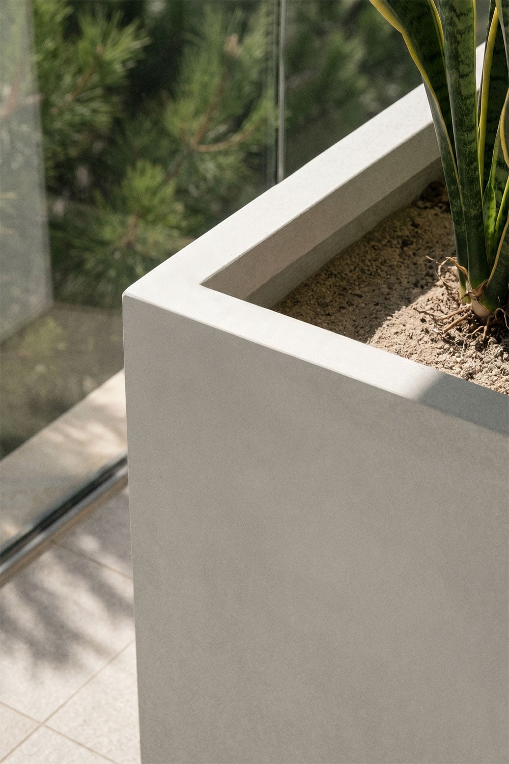 Maceterre rectangulaire d'extérieur en ciment Neyrua, image de la galerie 2
