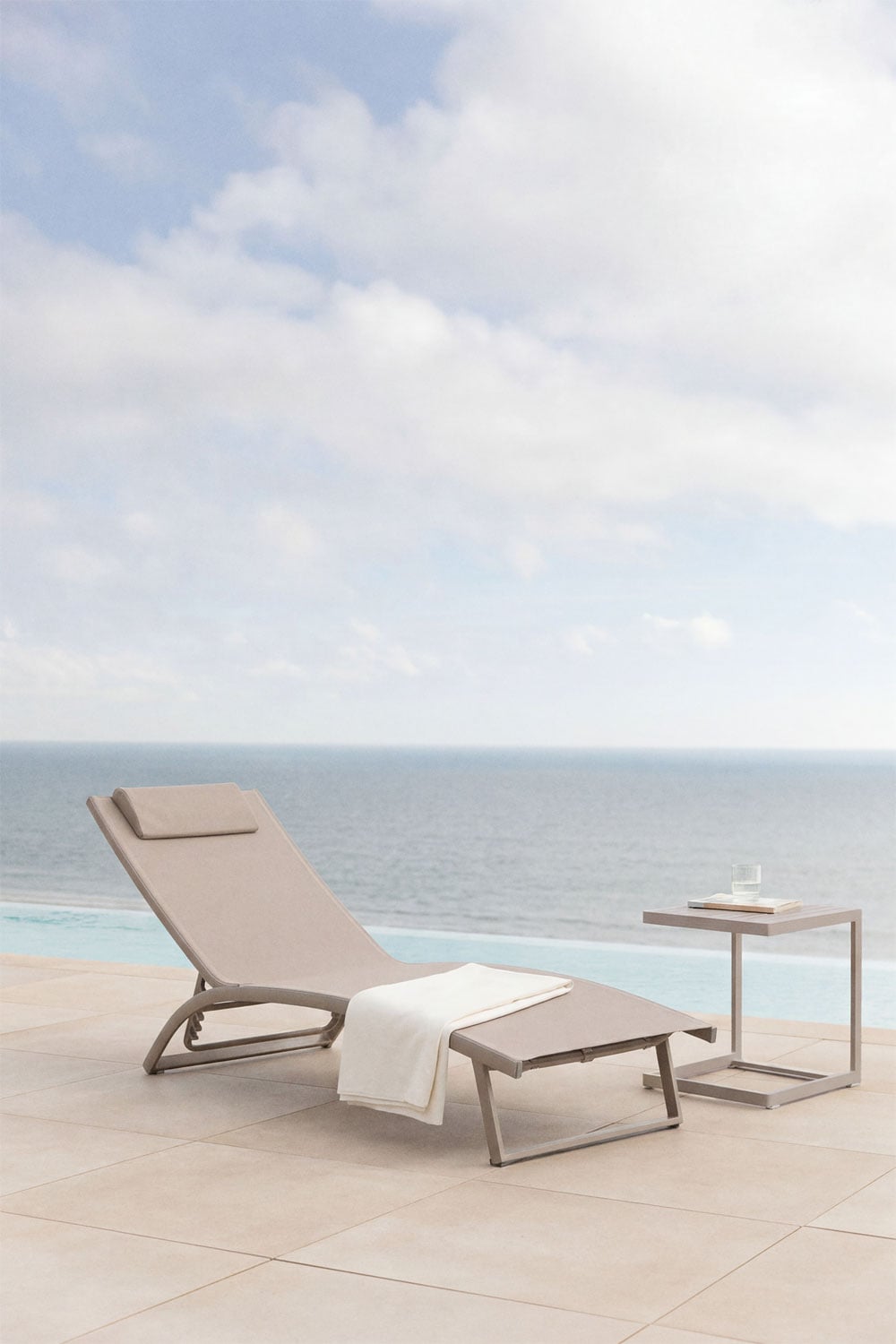 Chaise longue inclinable en aluminium avec coussin Dulem, image de la galerie 1