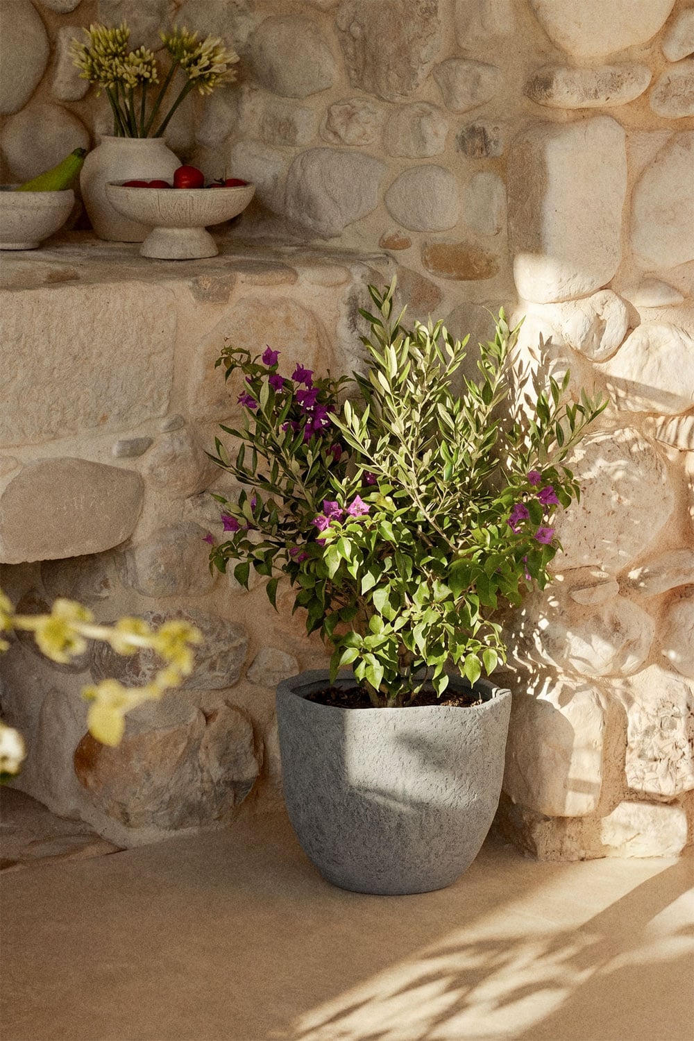 Poterie d'extérieur en ciment Nuria, image de la galerie 1