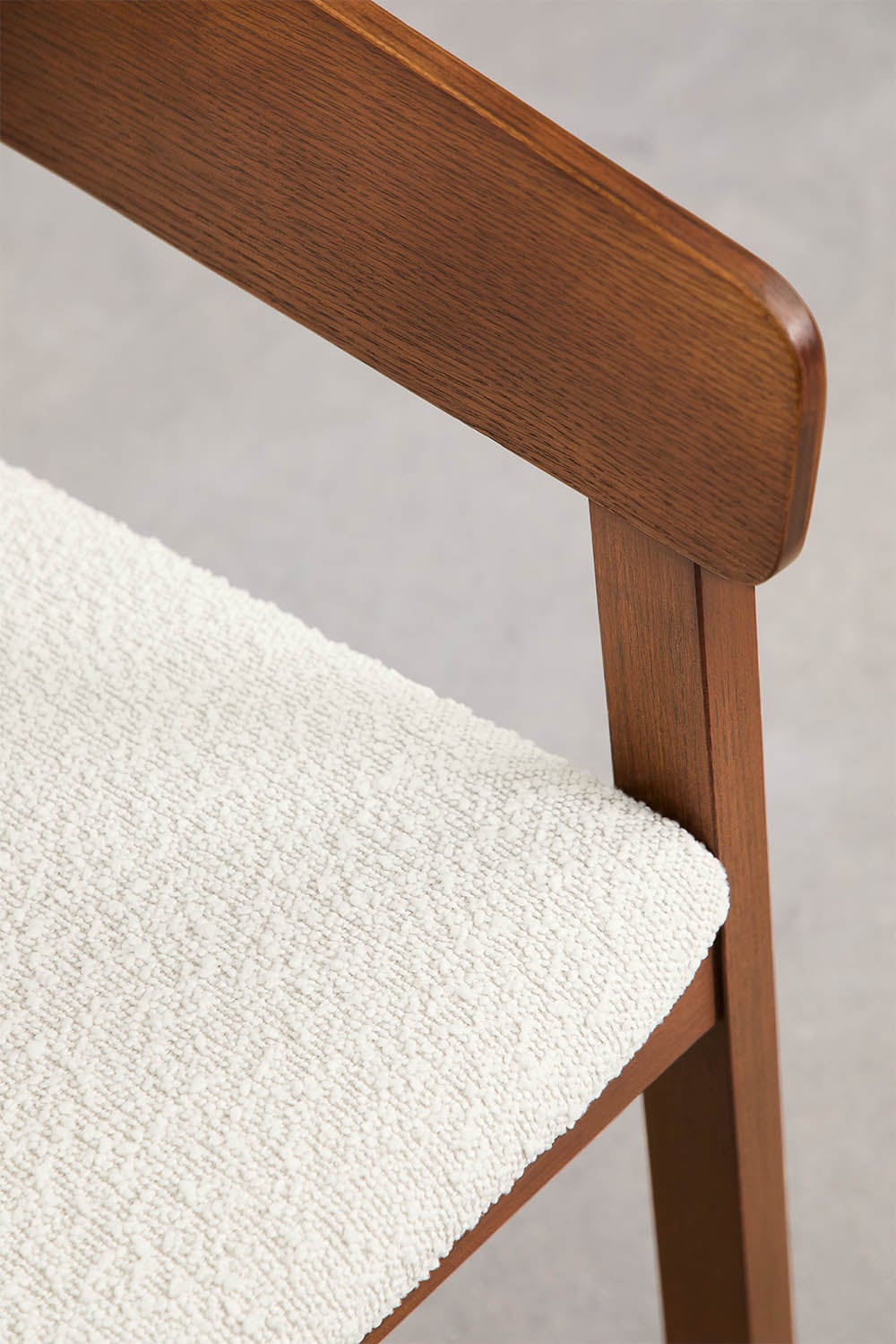 Chaise de salle à manger avec accoudoirs en chêne Olsen, image de la galerie 4