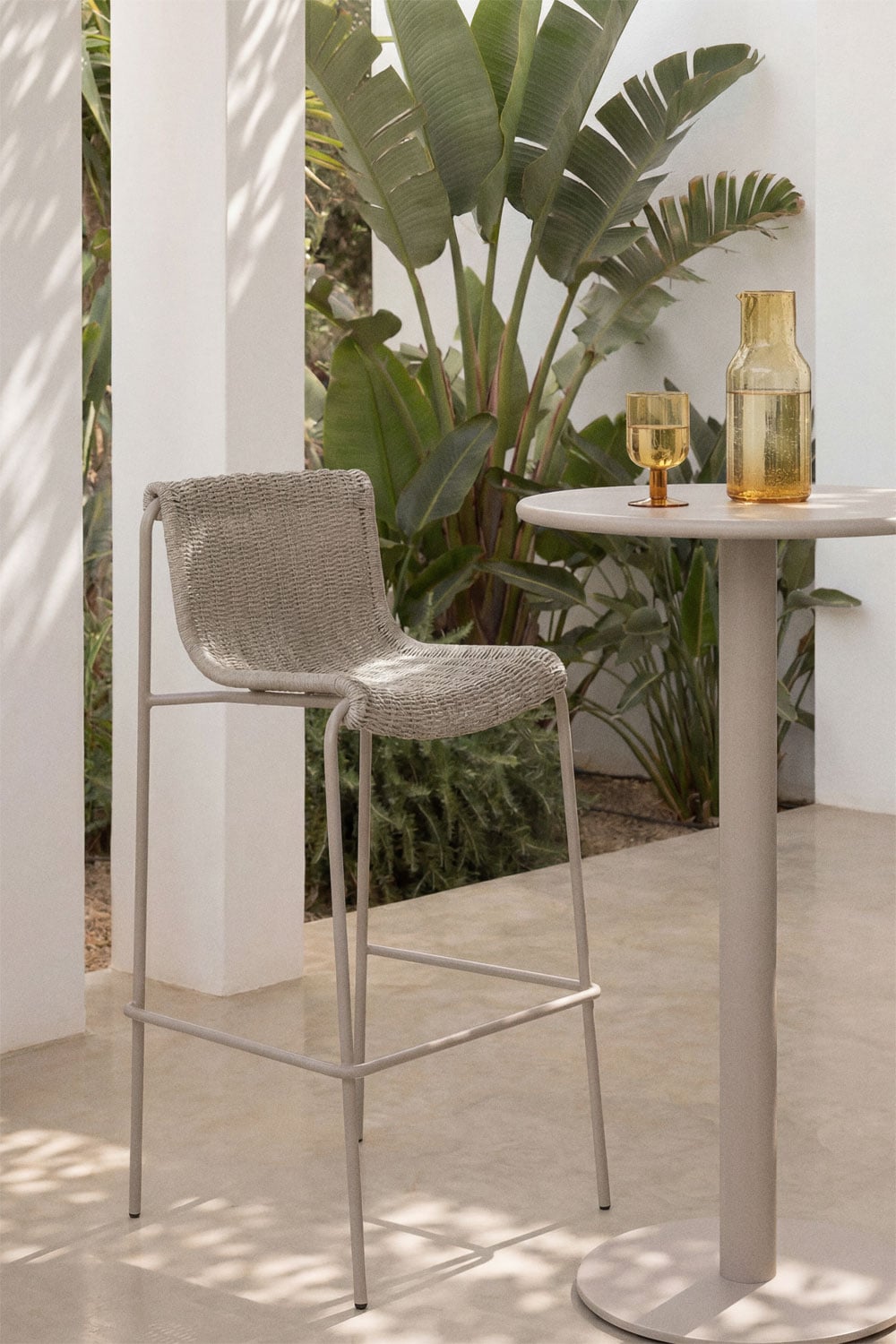 Tabouret haut de jardin en rotin synthétique et acier Revia, image de la galerie 1