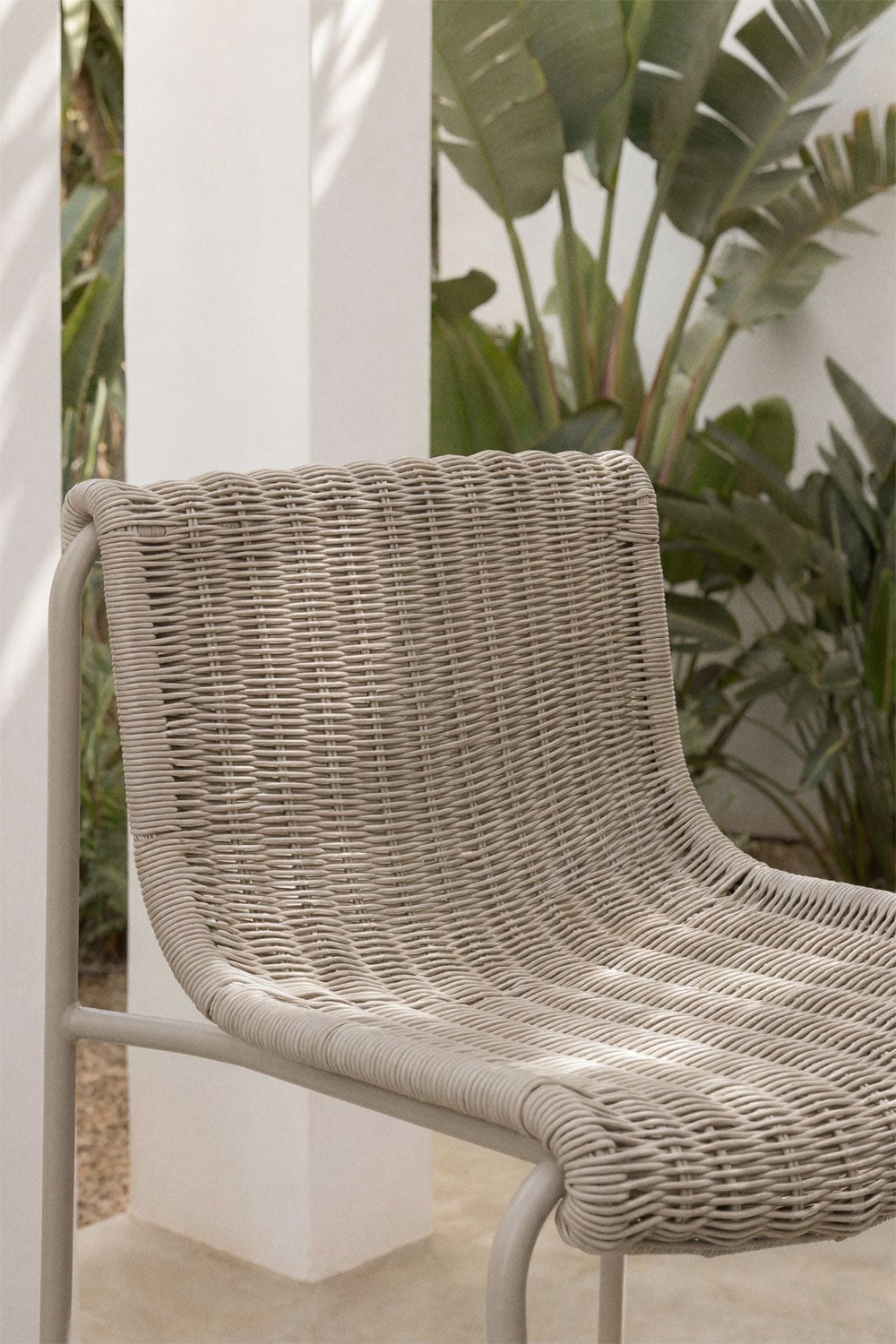 Tabouret haut de jardin en rotin synthétique et acier Revia, image de la galerie 2