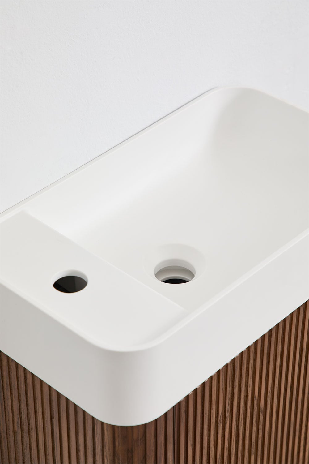 Ensemble de meuble de salle de bain suspendu en bois avec lavabo intégré Aizea, image de la galerie 3