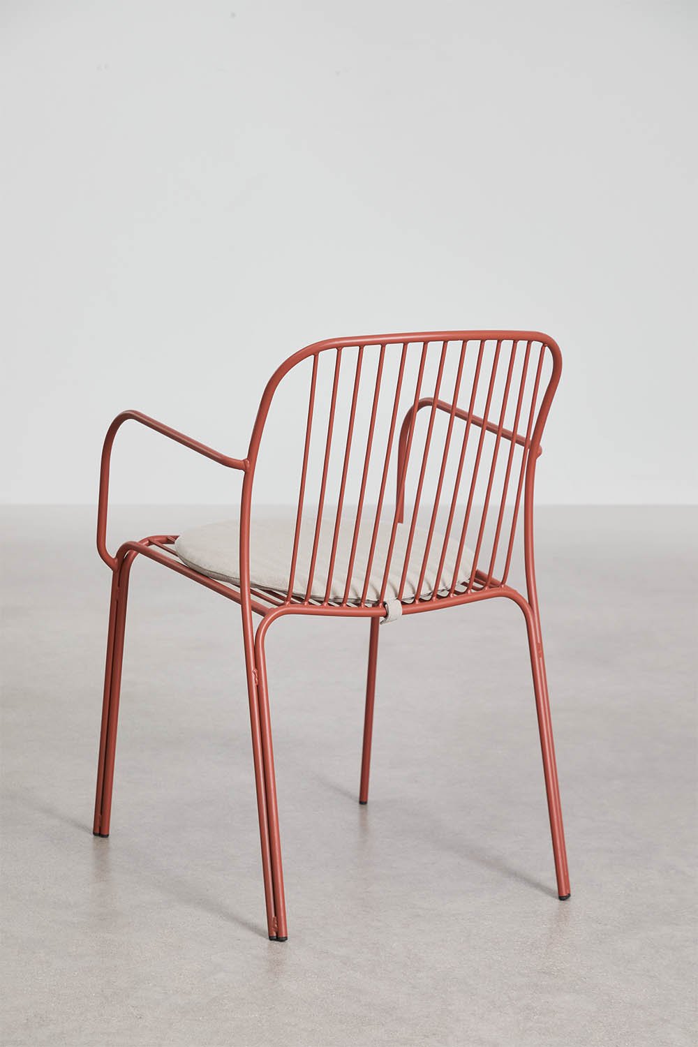Set de table ronde Ø110 cm en aluminium Elton et 4 chaises de jardin avec accoudoirs en acier Anerina, image de la galerie 8