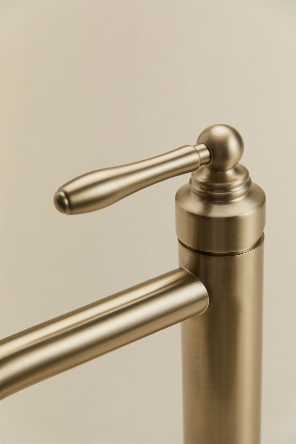 Robinet de lavabo en laiton Alejandra, image de la galerie 4