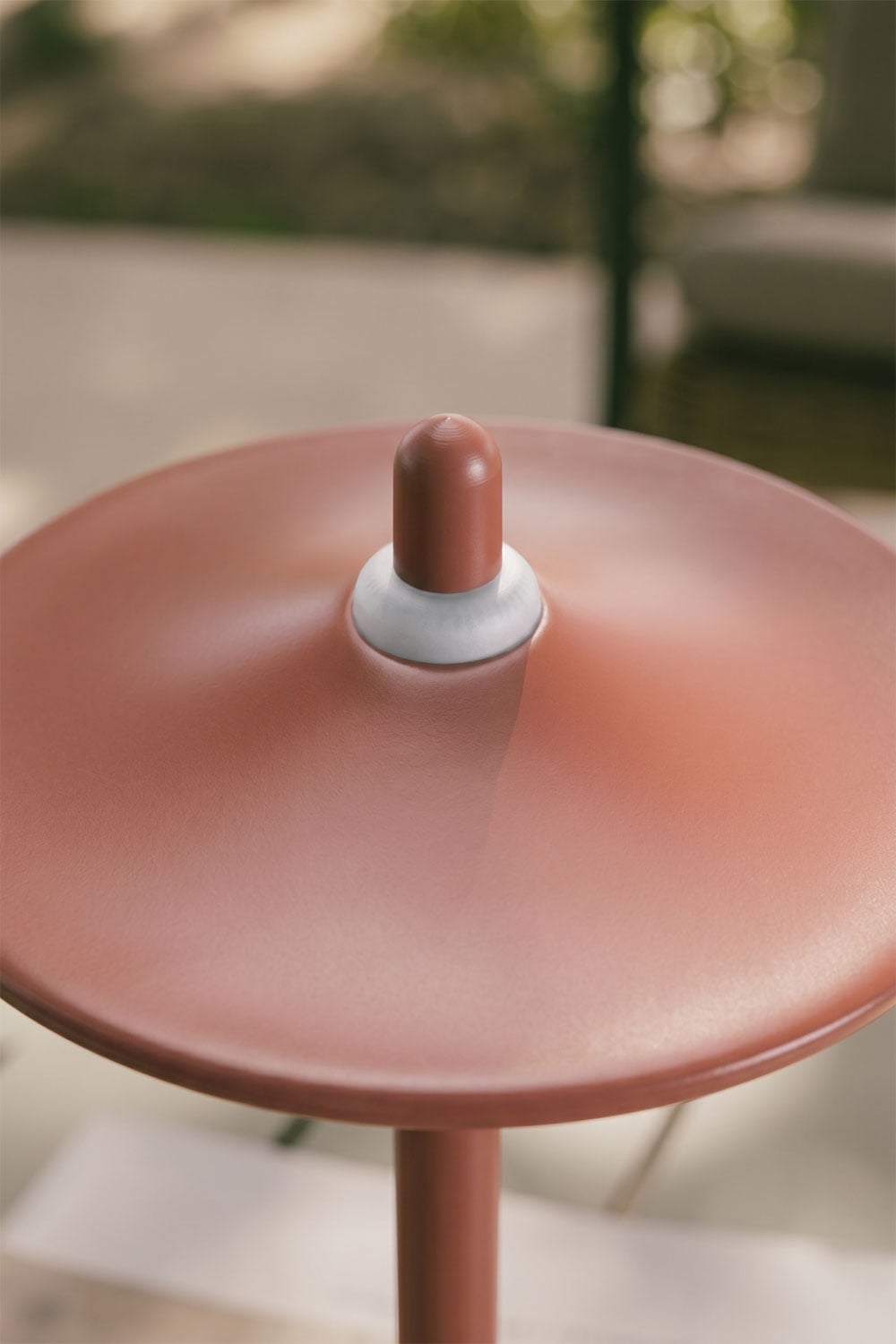 Lampe de table LED sans fil pour extérieur en fer Zuniga, image de la galerie 2