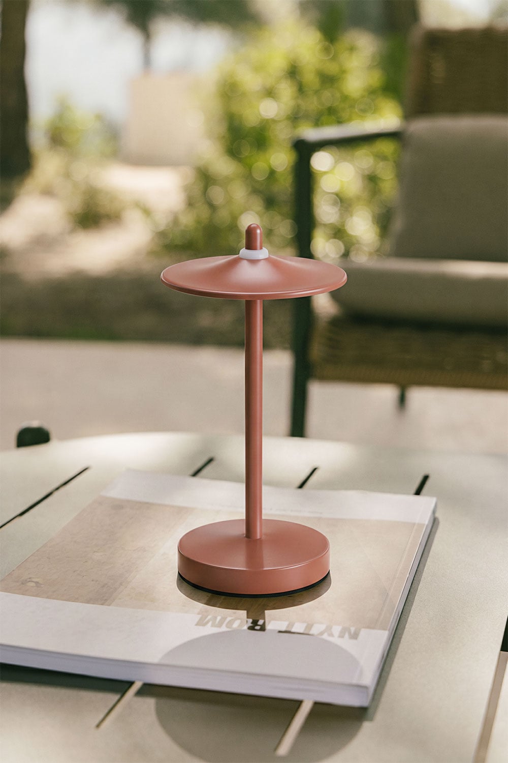 Lampe de table LED sans fil pour extérieur en fer Zuniga, image de la galerie 1