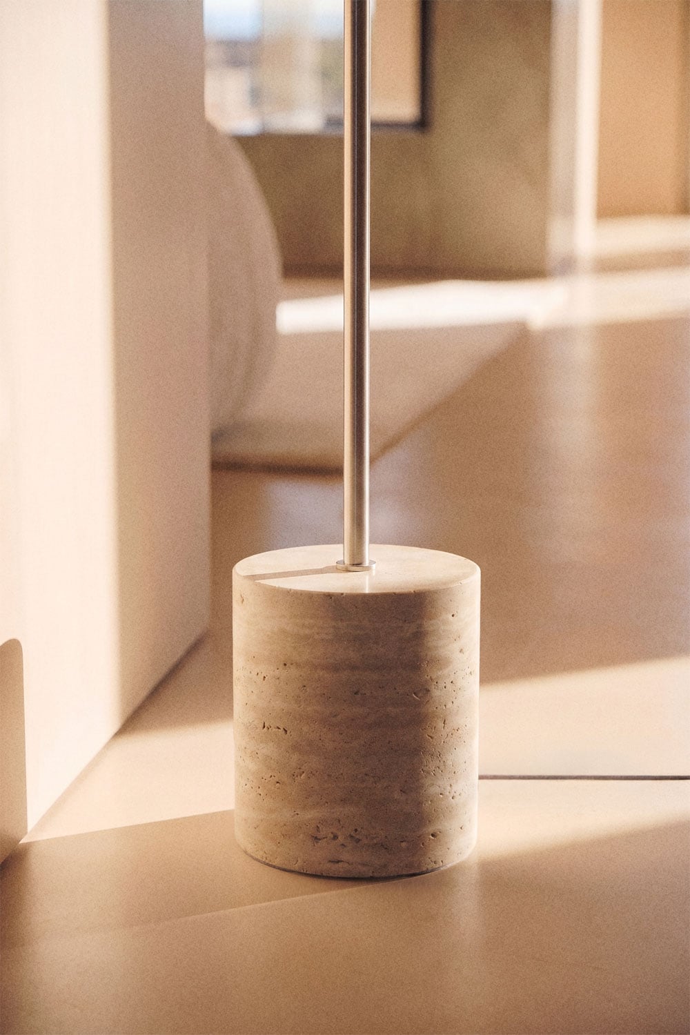 Lampadaire LED en acier inoxydable et pierre naturelle Nicolas, image de la galerie 2
