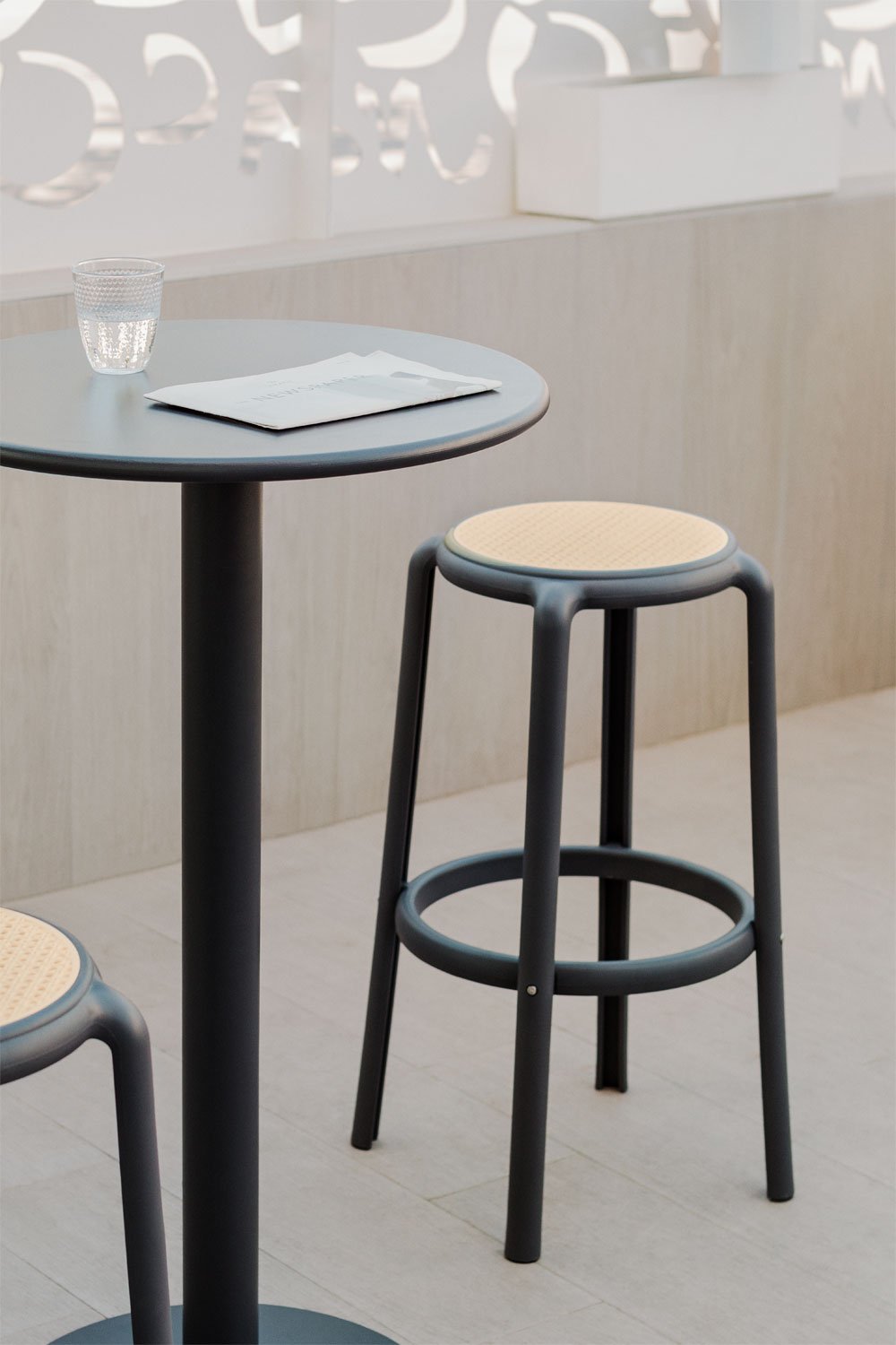 Tabouret haut de jardin 75 cm en polypropylène gris graphite Omara, image de la galerie 1