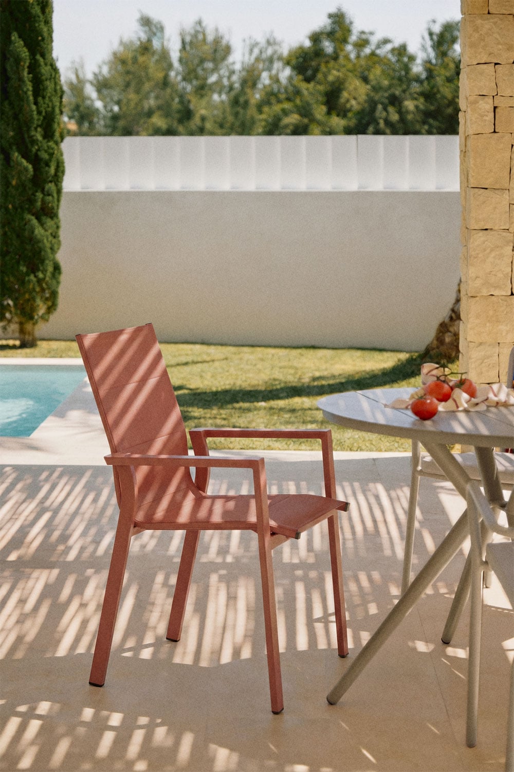Chaise de jardin empilable avec accoudoirs en aluminium Karena, image de la galerie 1