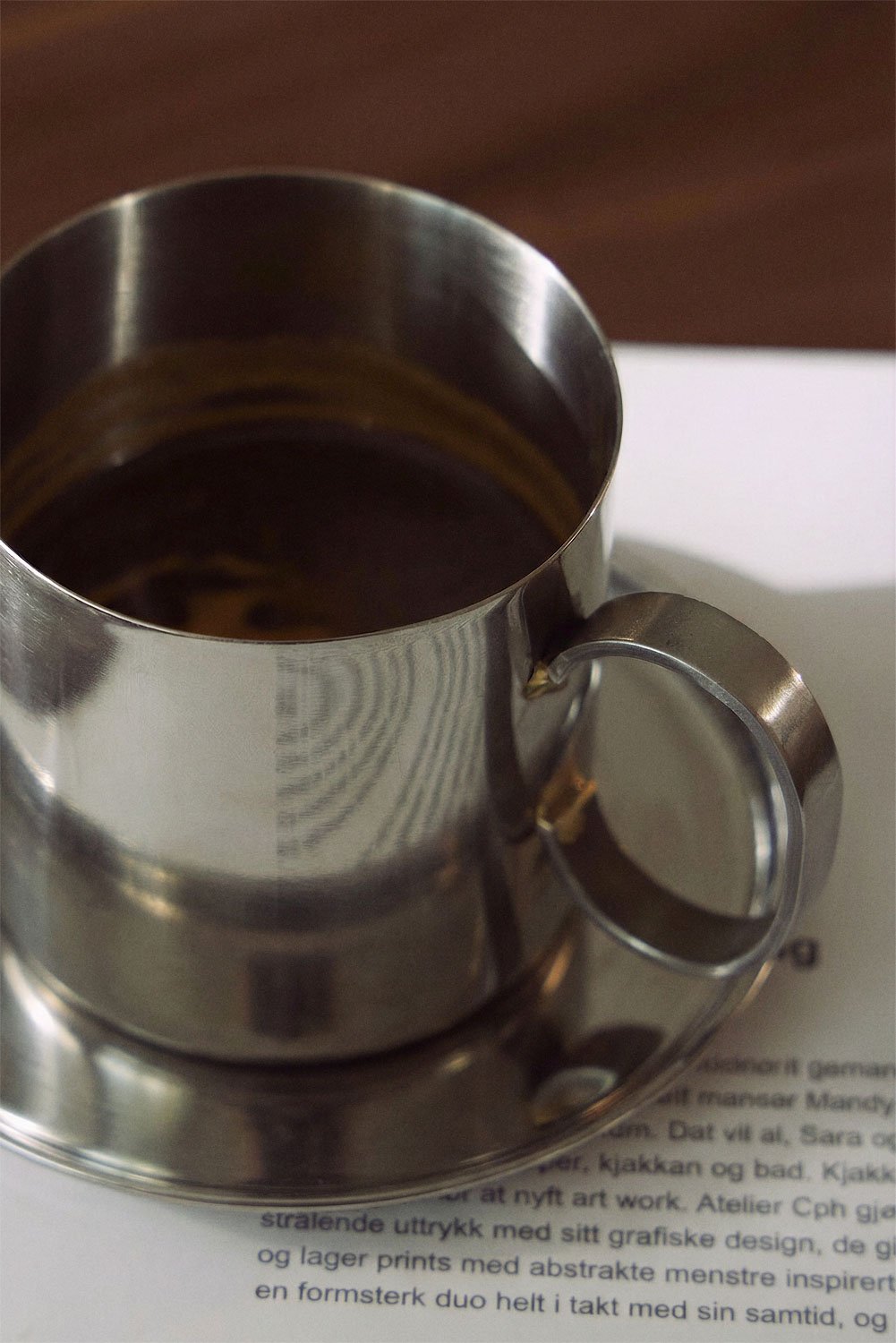 Pack de 2 tasses à café 17 cl avec soucoupe en acier inoxydable Lludix, image de la galerie 2