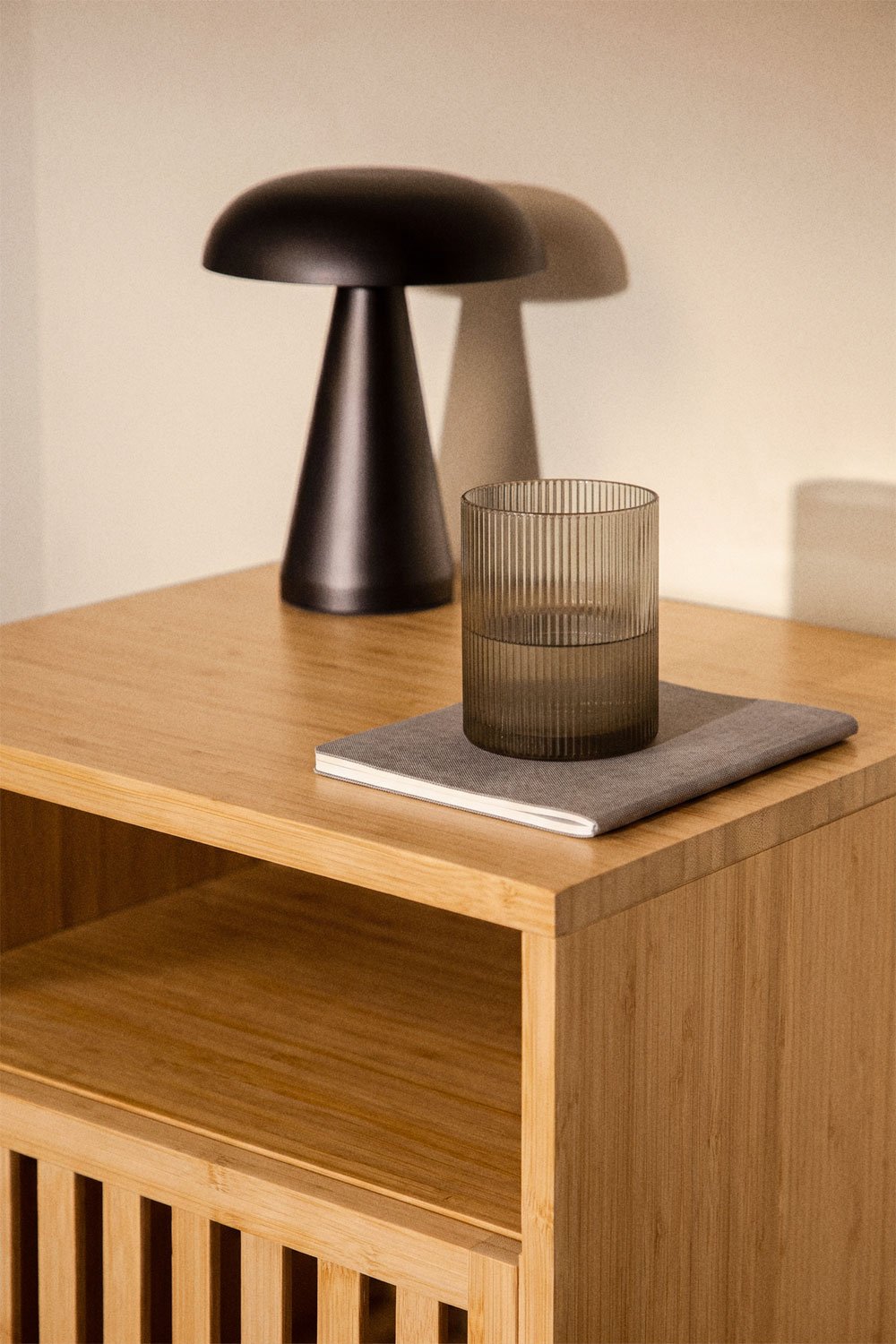 Table de chevet 40x40 cm en bambou Albin, image de la galerie 2