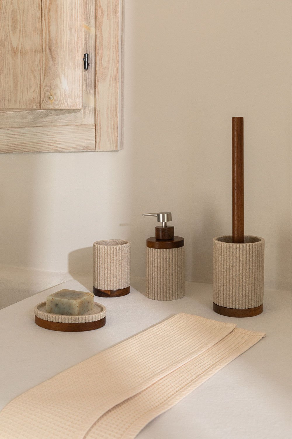 Set de salle de bain en polyrésine Wassila, image de la galerie 1