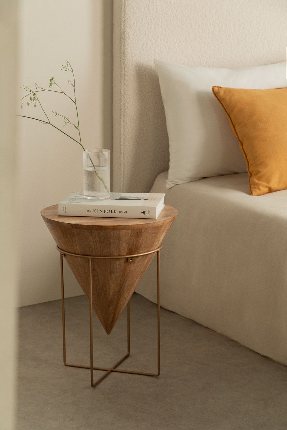 Table de chevet Ø40 cm en bois de manguier et fer Piram, image de la galerie 1