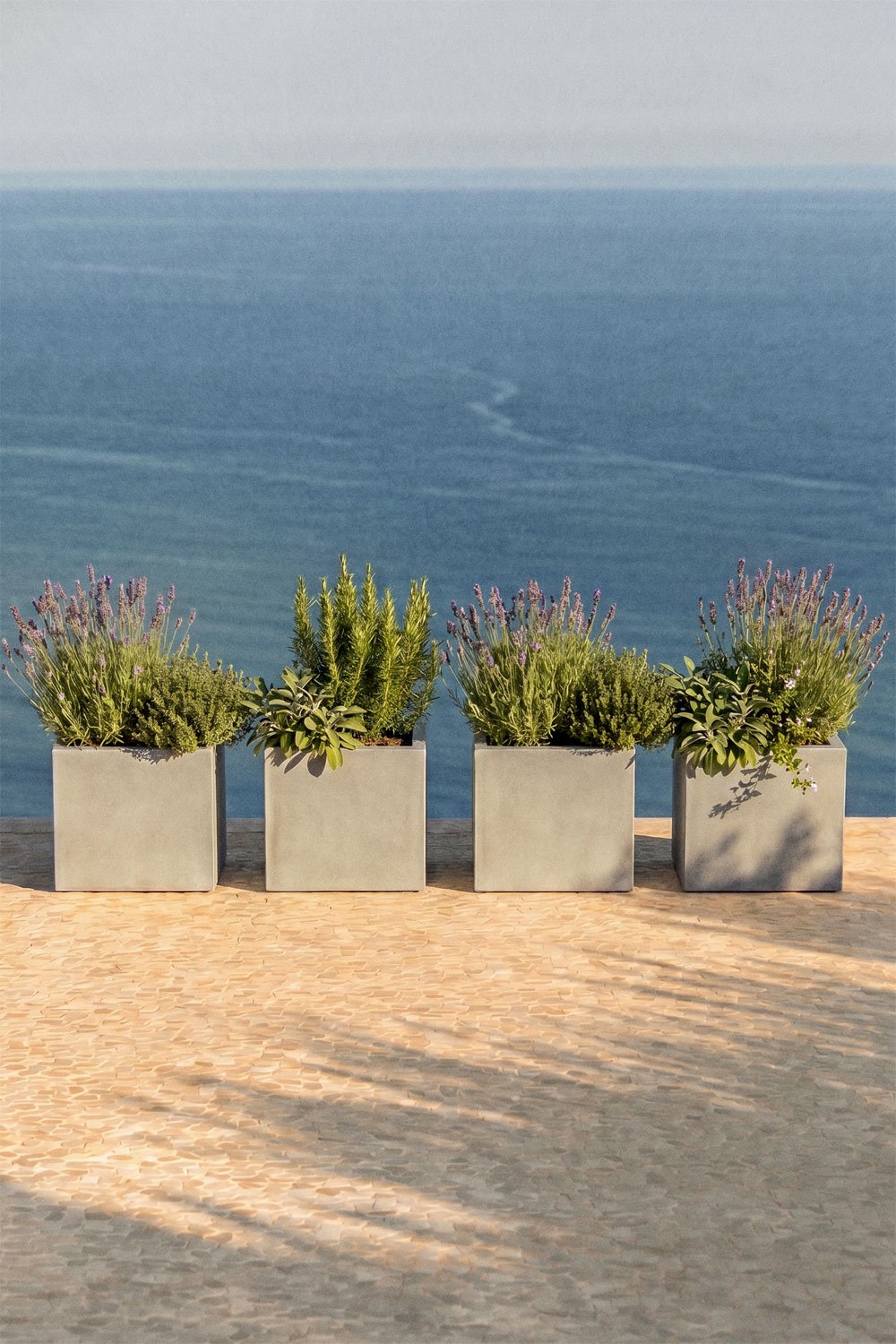 Pot de fleurs carré d'extérieur en ciment Lucas, image de la galerie 1